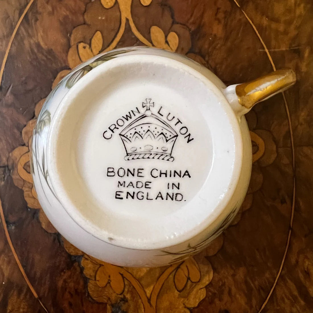 Crown Luton White Rose Tea Cup