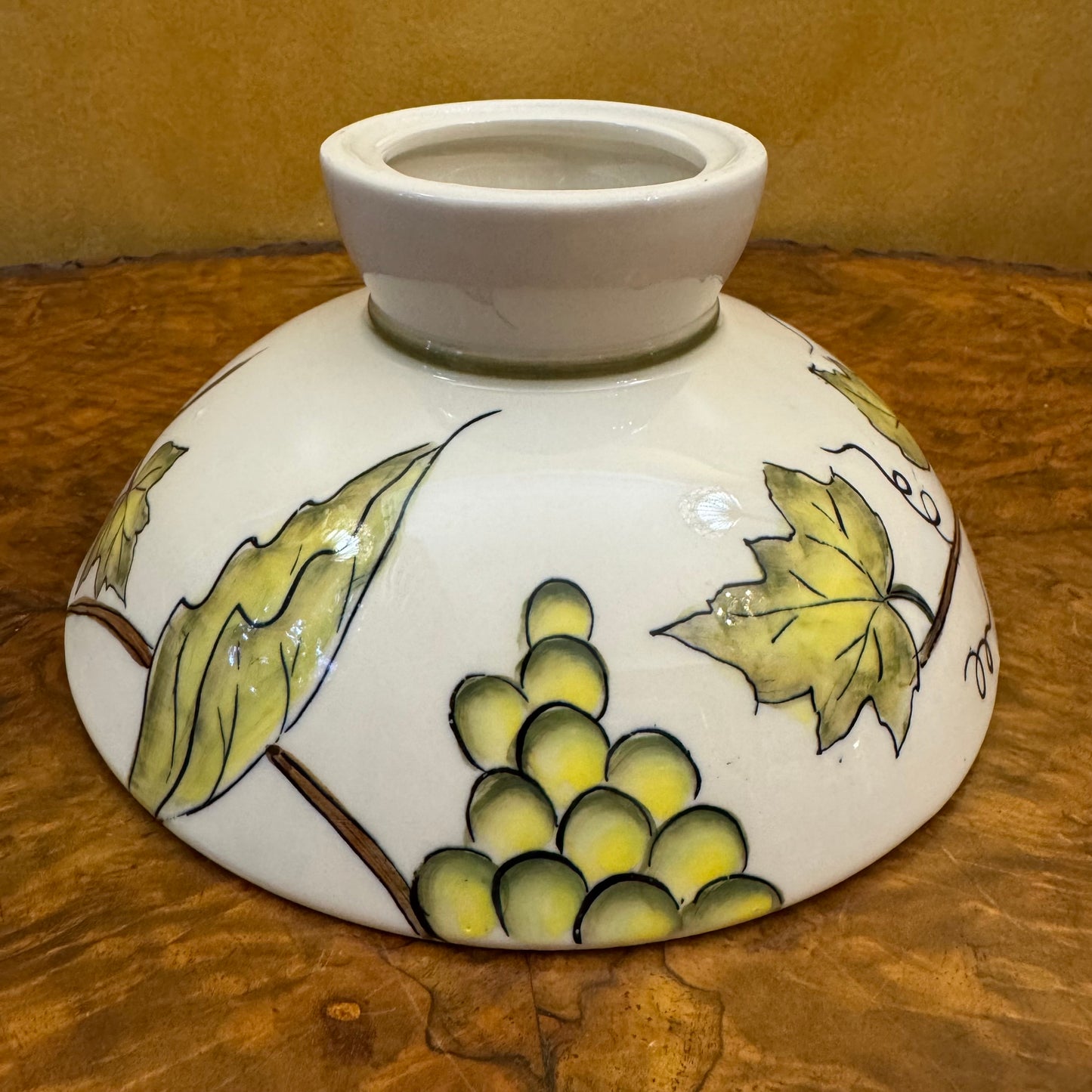 Martinvale Grapes Print Display Dish On Stand