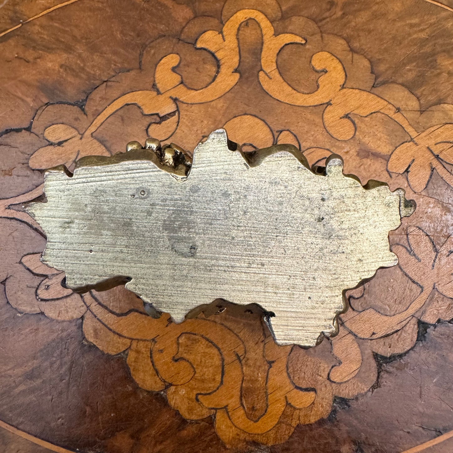 Vintage Grapes Design Desk Items Holder