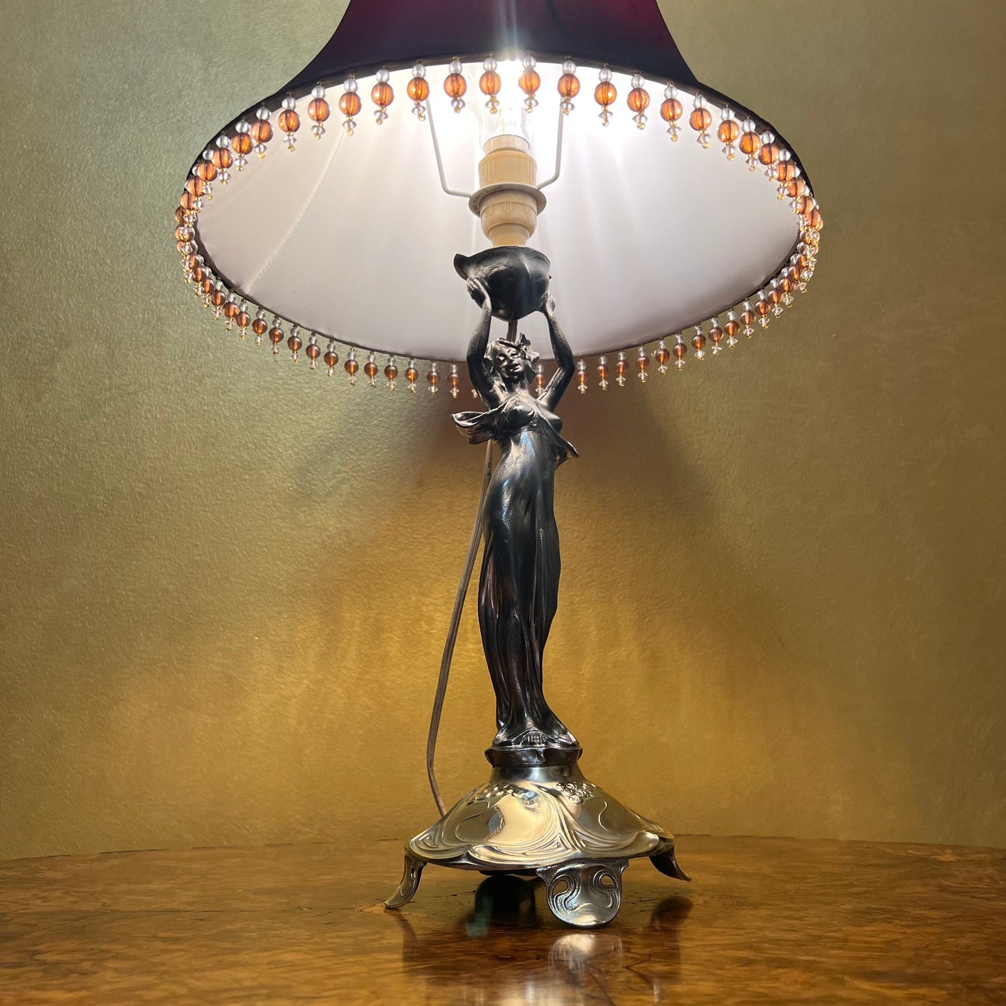 Lady Shape Lamp
