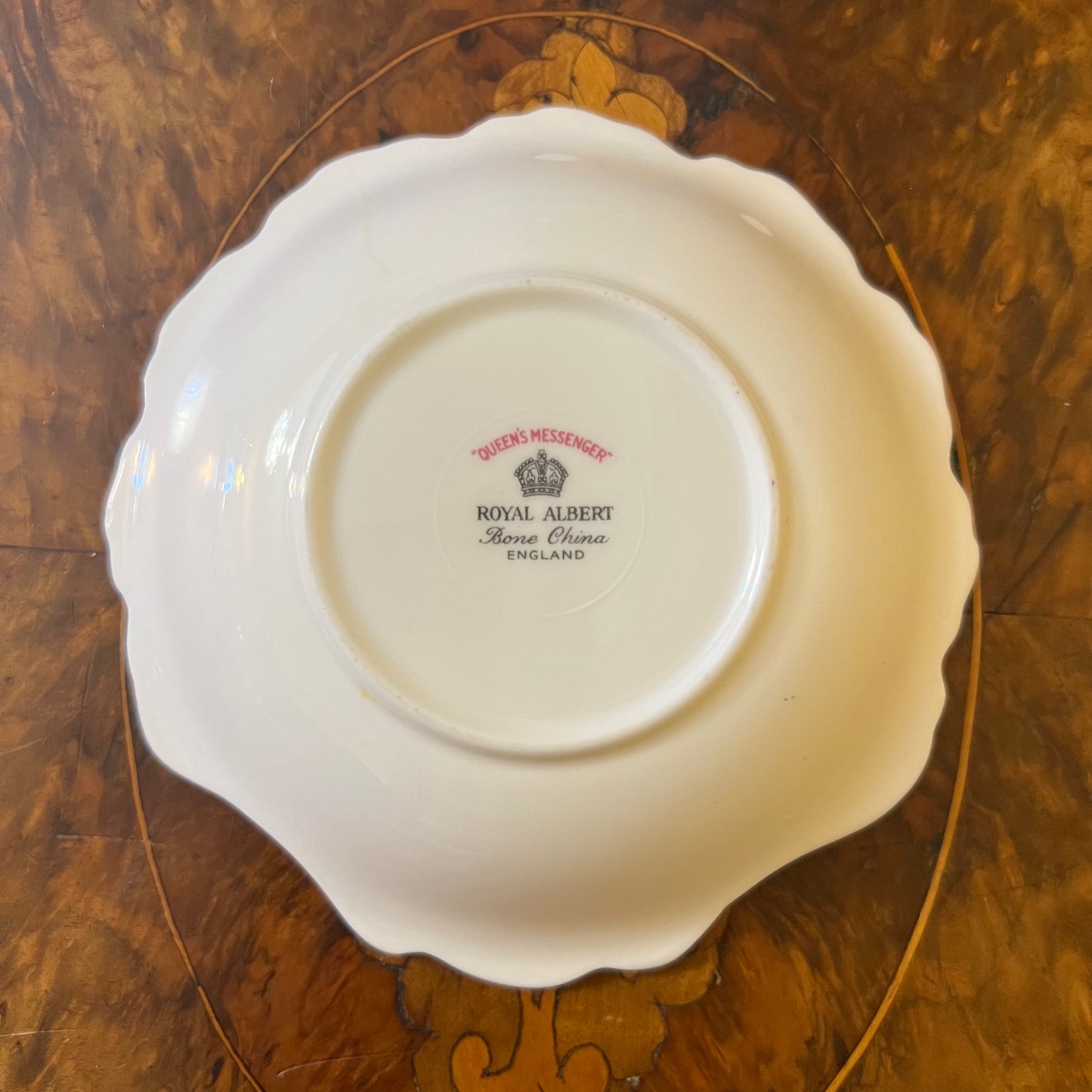 Royal Albert Queen's Messenger Shell Dish