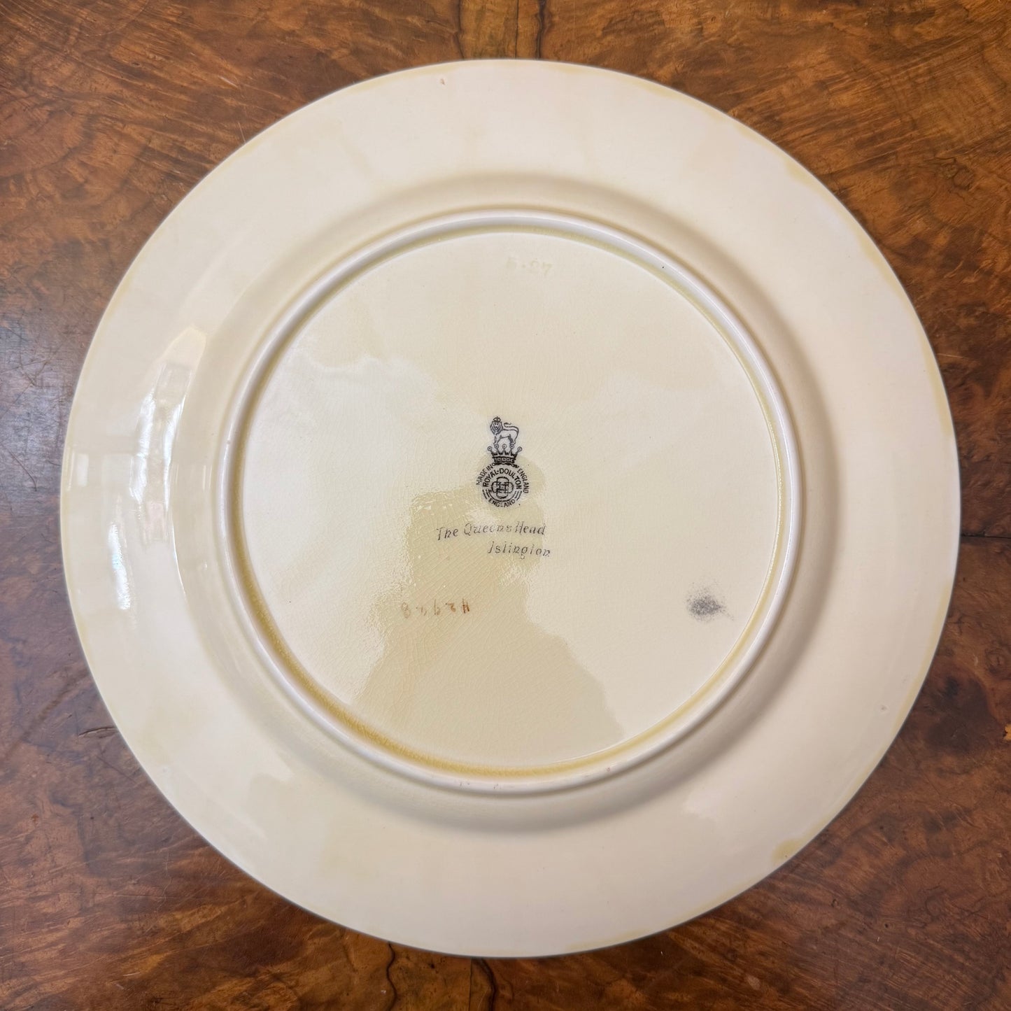 Royal Doulton The Queens Head Islington Plate