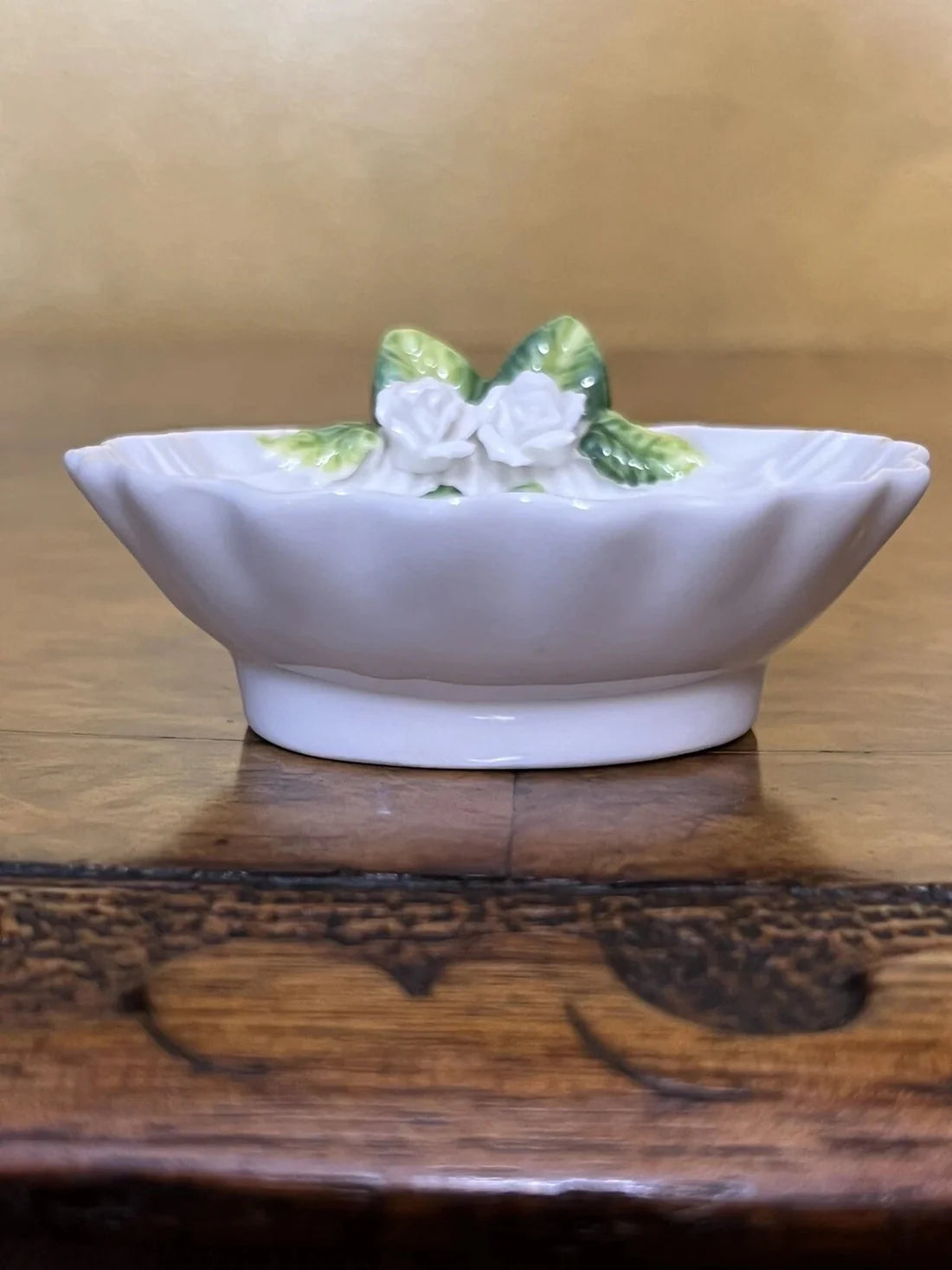 Small White Shell Shape Porcelain Dish