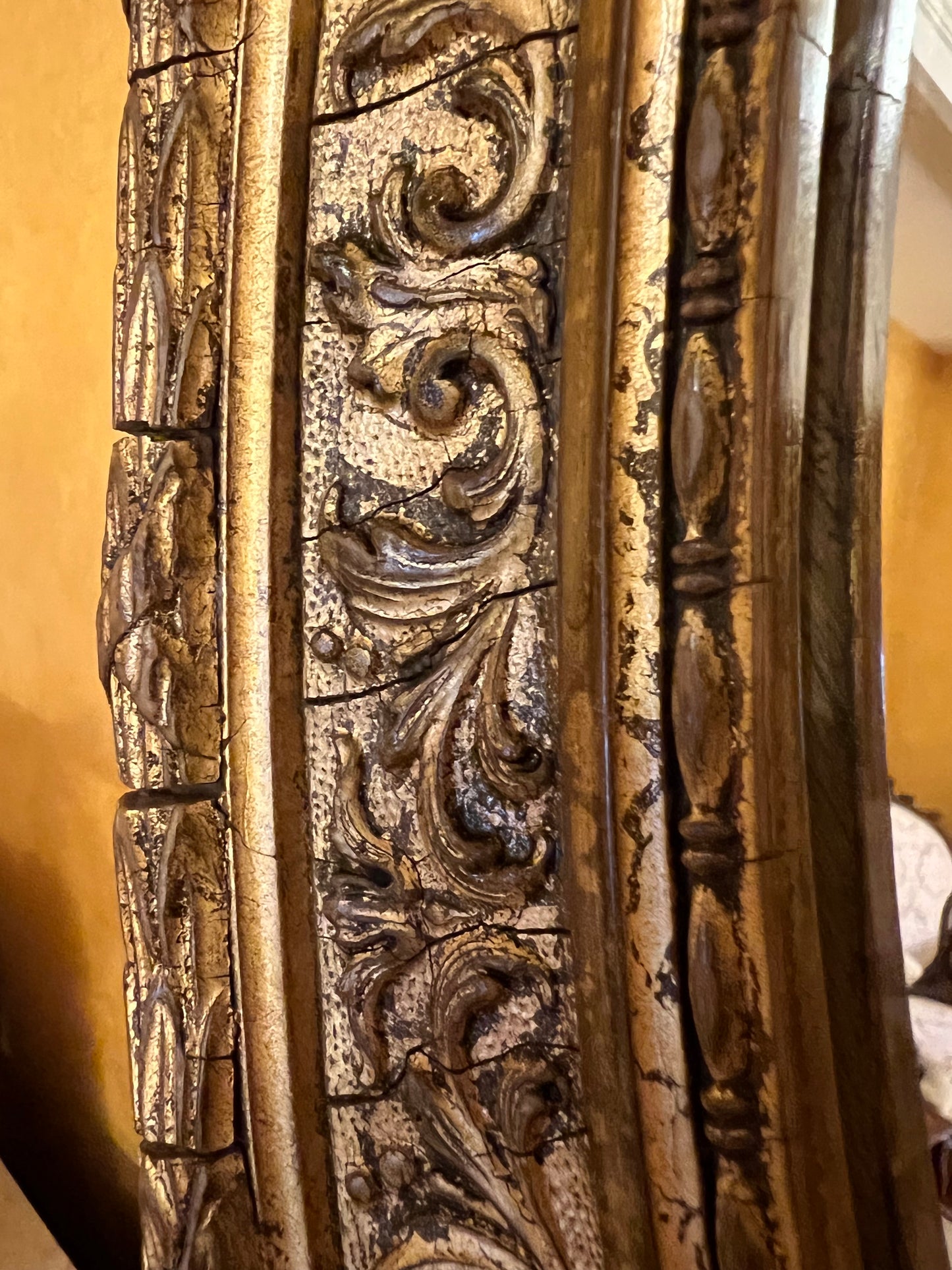 Victorian Oval Gilt Wall Mirror