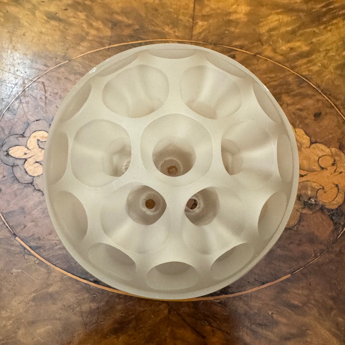 1910 Davidson 19-Hole Dome Frosted Flower Frog