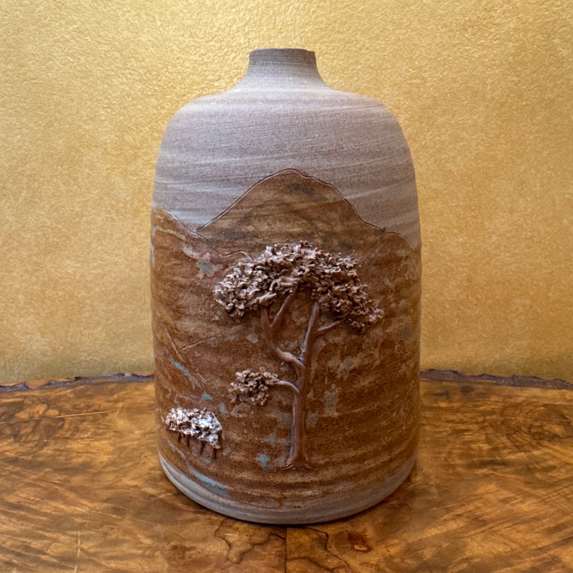 Arran Pottery Isle Of Arran Vase Vase Ornament 