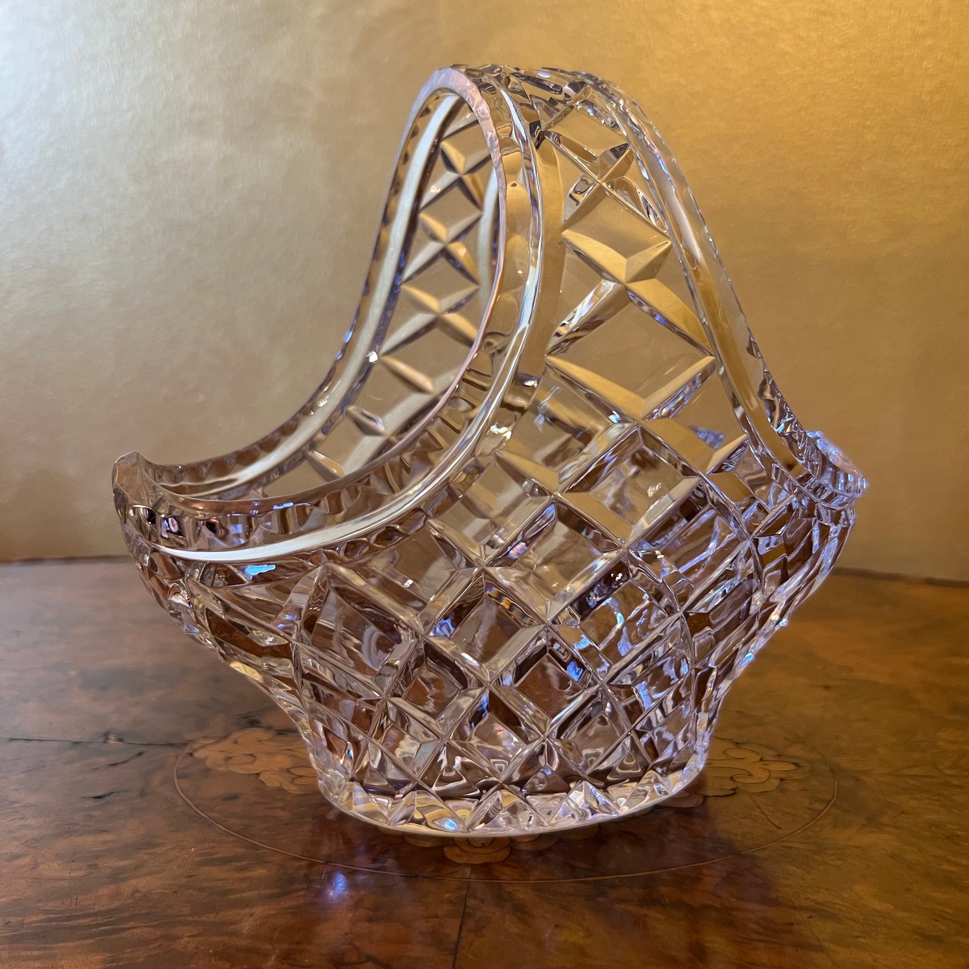 Basket crystal 