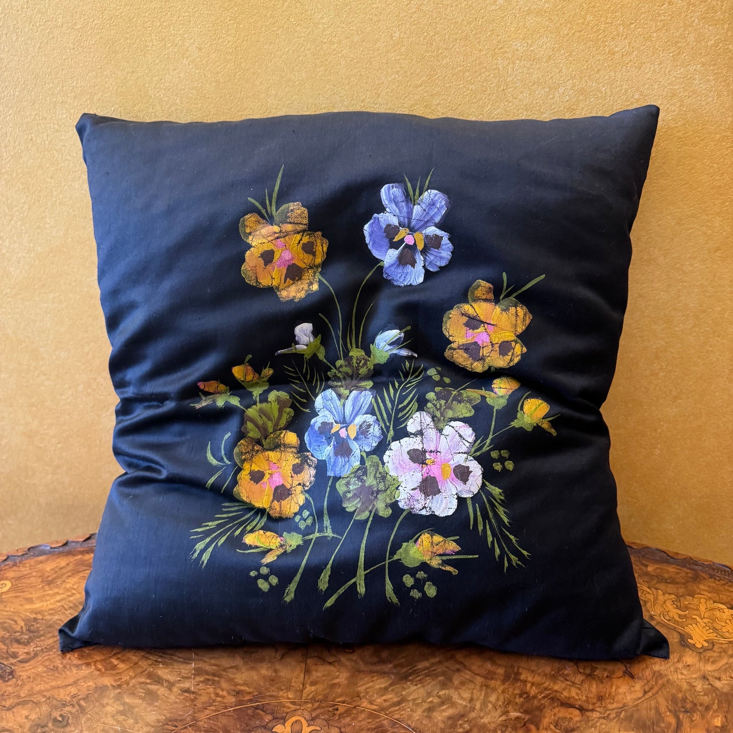 LINEN/EMBROIDERY