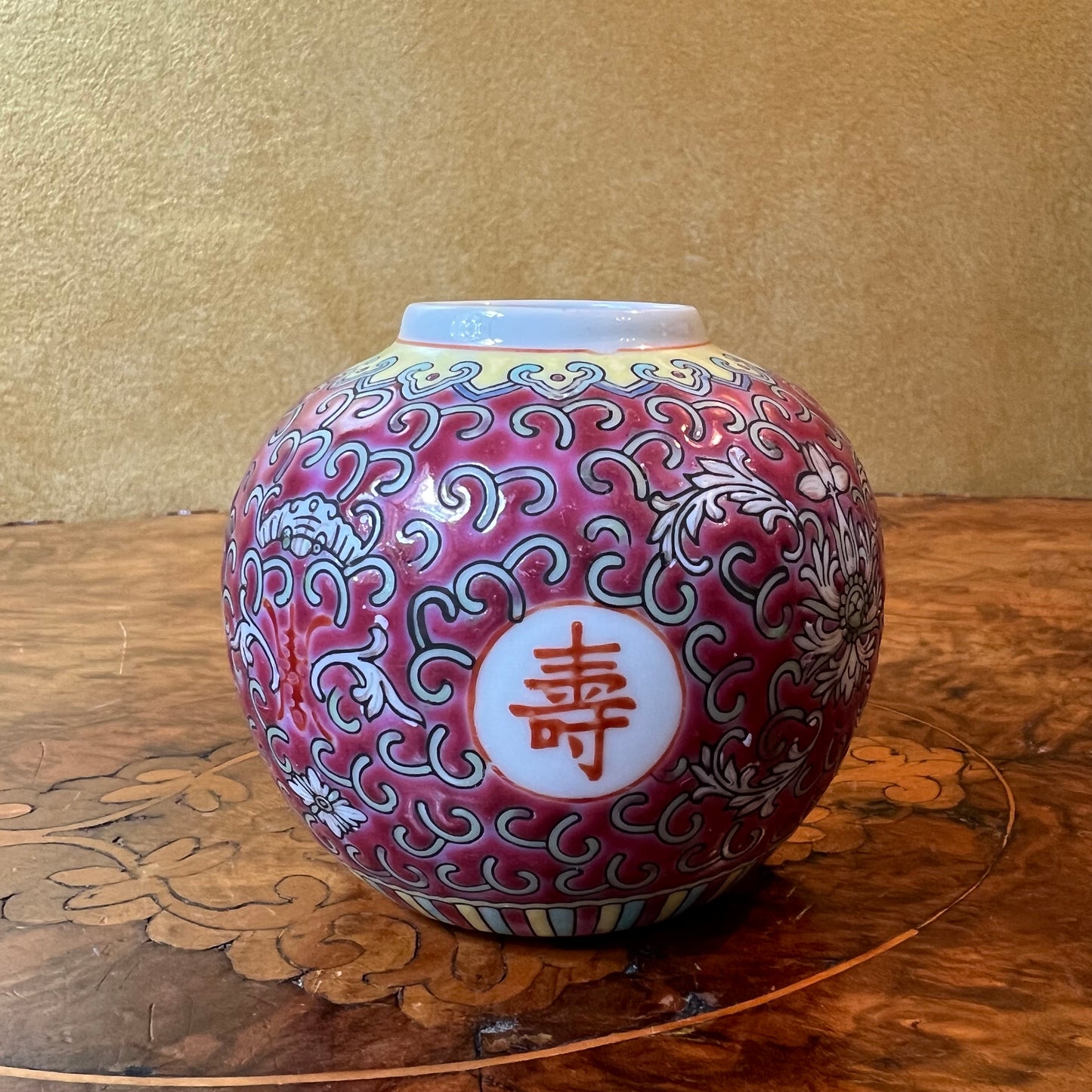 Chinese Jingdezhen Famille Rose Vase 