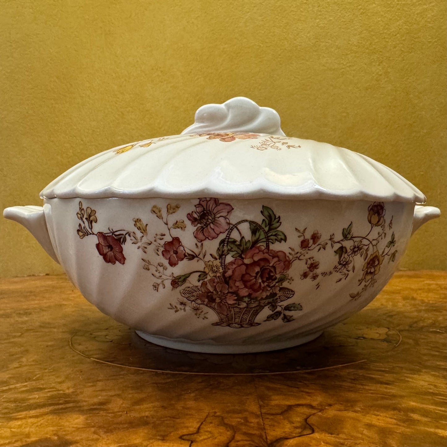 Clarice Cliff Royal Staffordshire Chelsea Rose Tureen