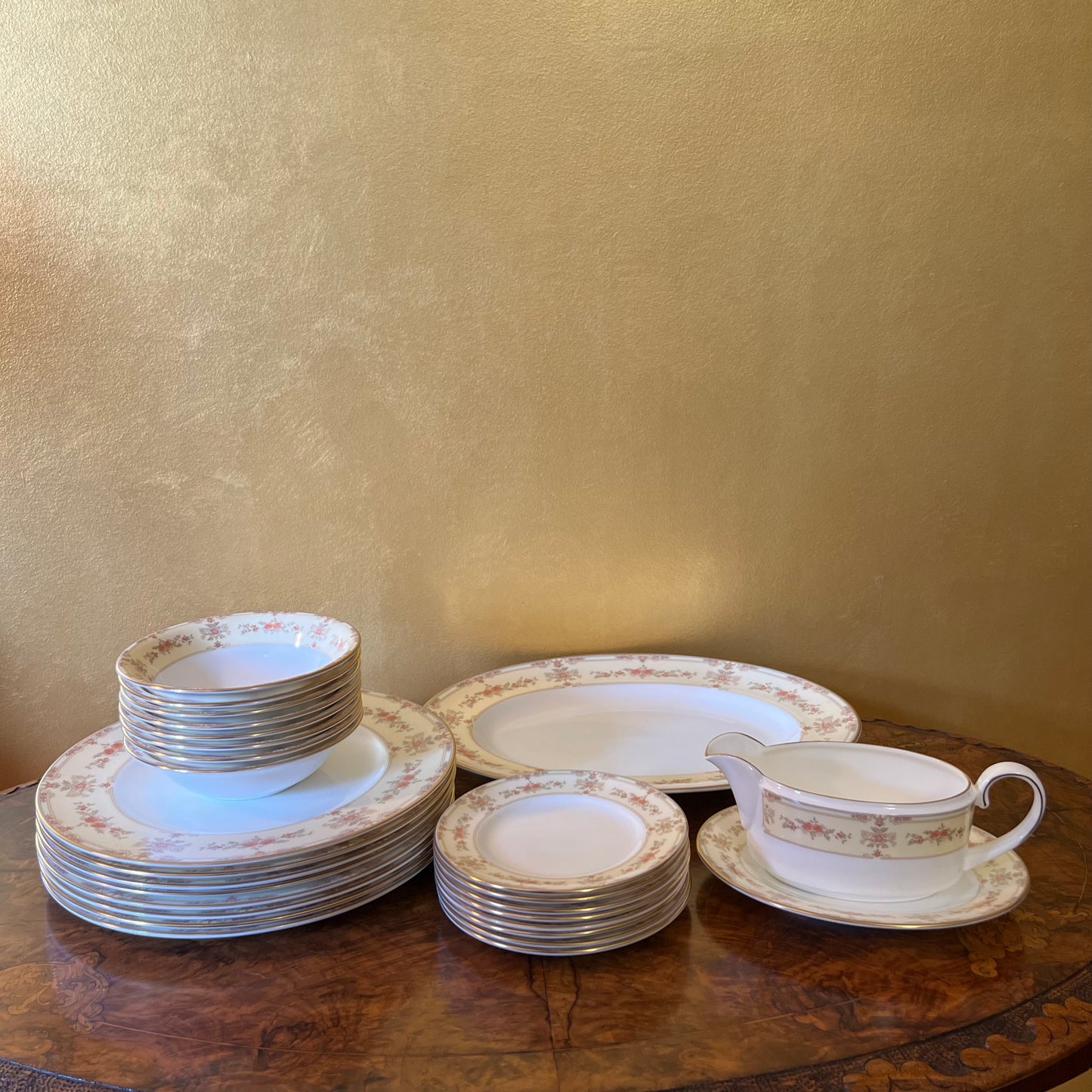 Coalport Sheringham 27 Piece Dinner Set