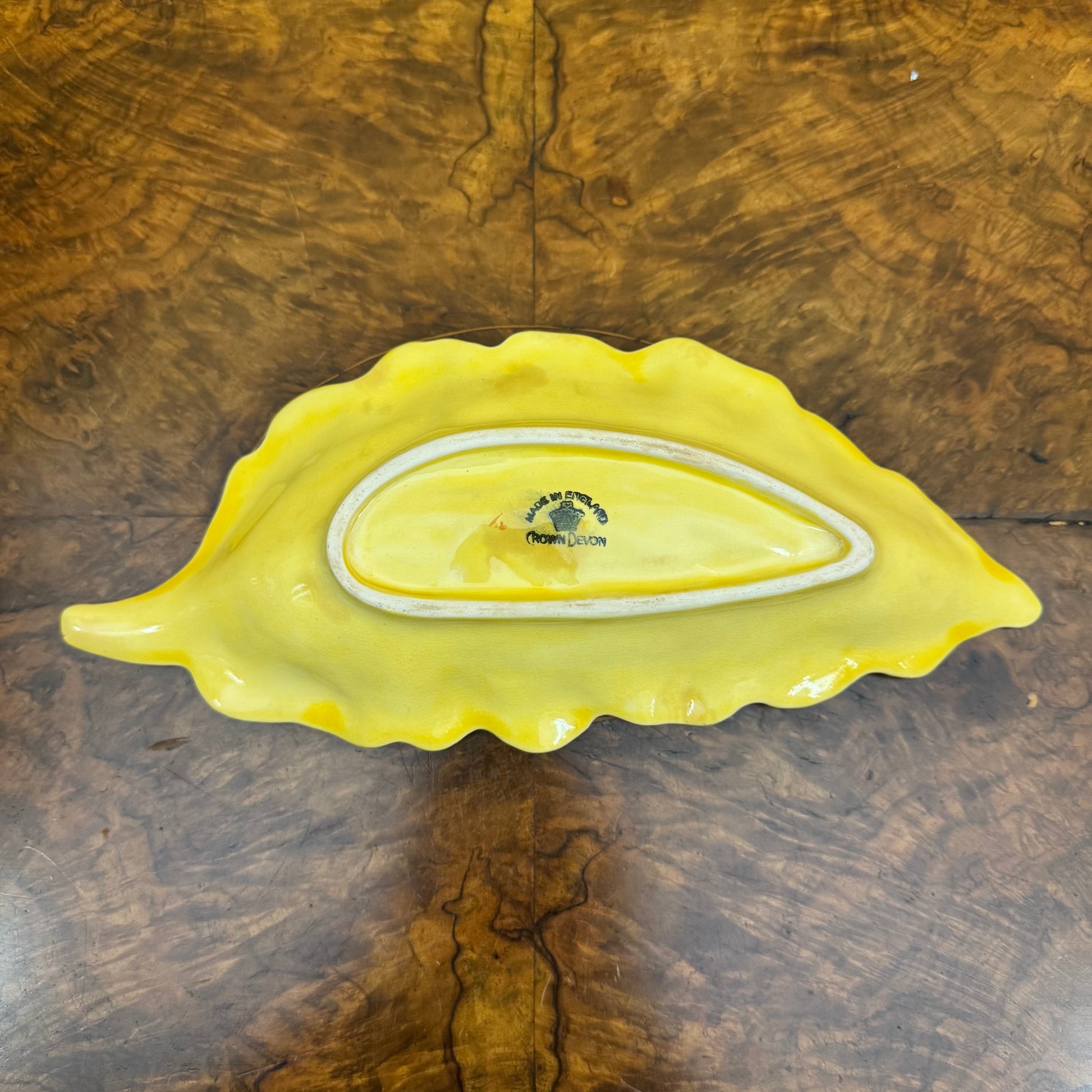Crown Devon Yellow Tomato & Radish Leaf Dish