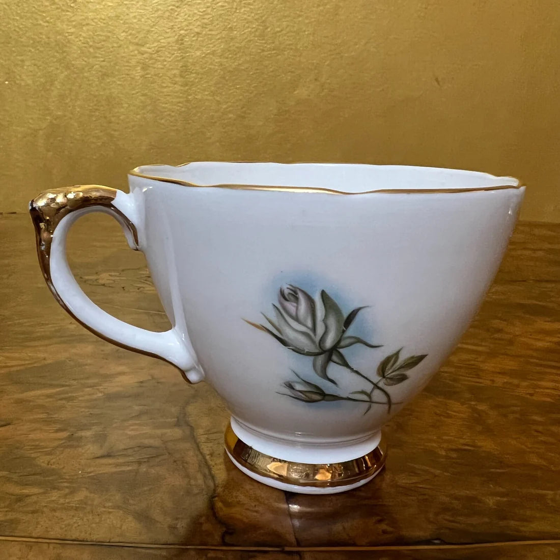 Crown Luton White Rose Tea Cup