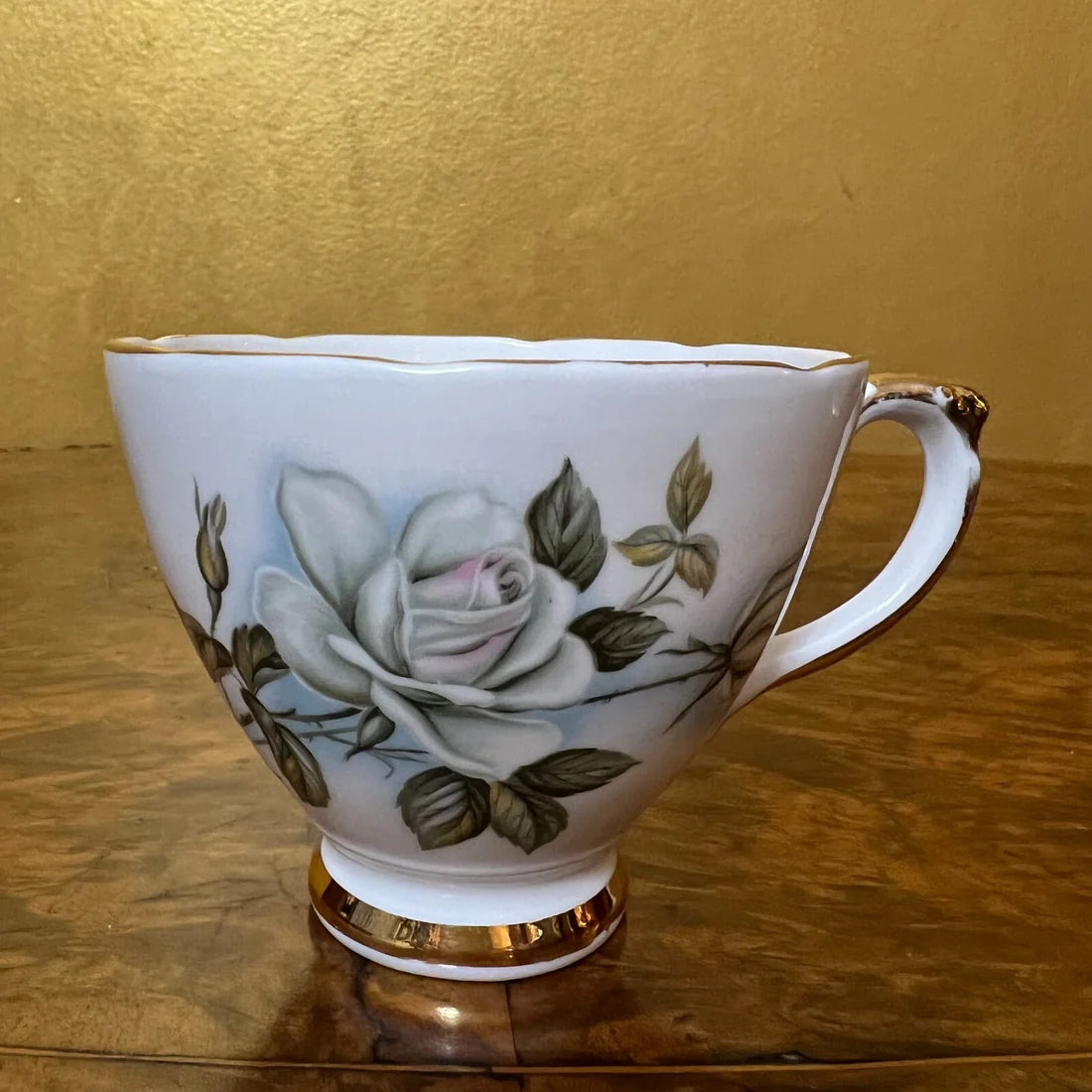 Crown Luton White Rose Tea Cup