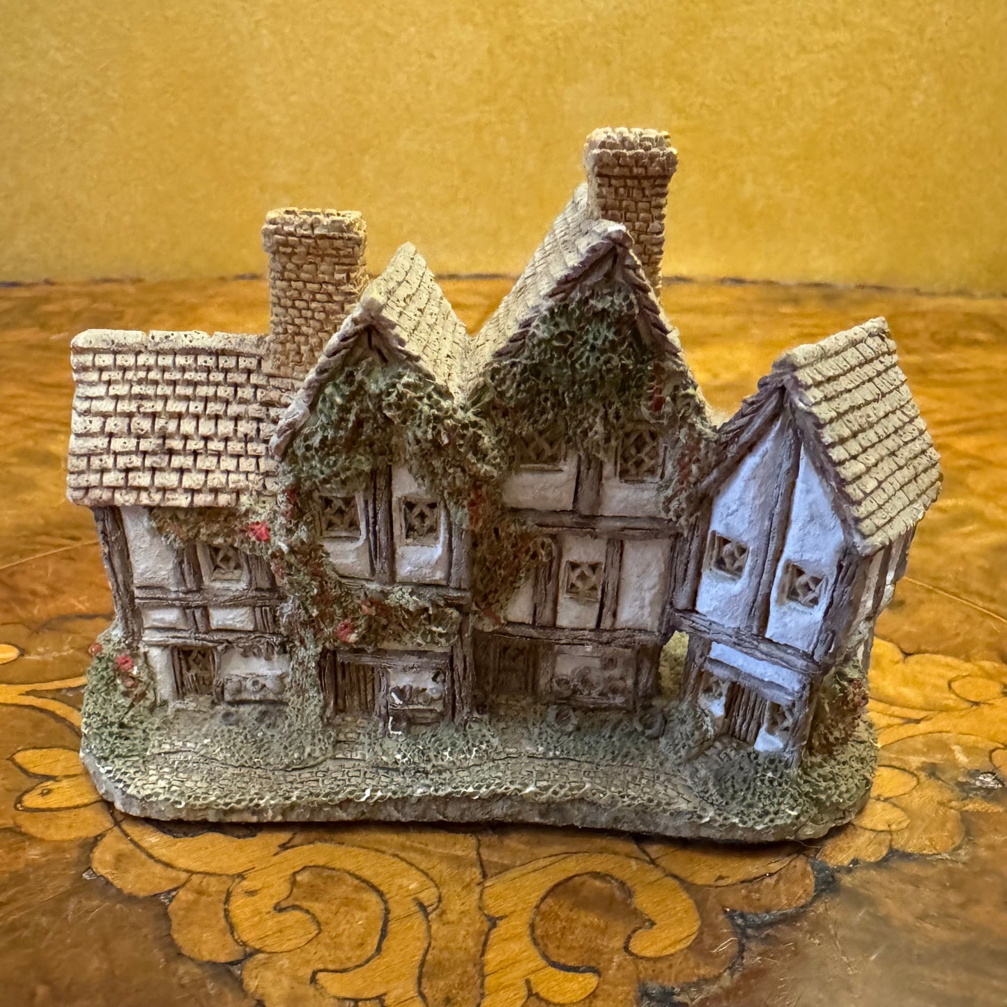 David Winter Cottages The Apothecary Shop Miniature 