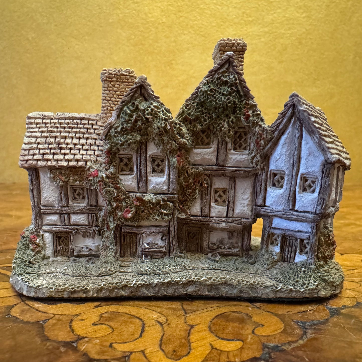 David Winter Cottages The Apothecary Shop Miniature Cottage 