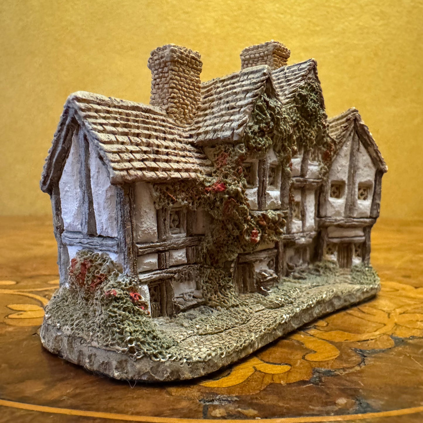 David Winter Cottages The Apothecary Shop Miniature House 