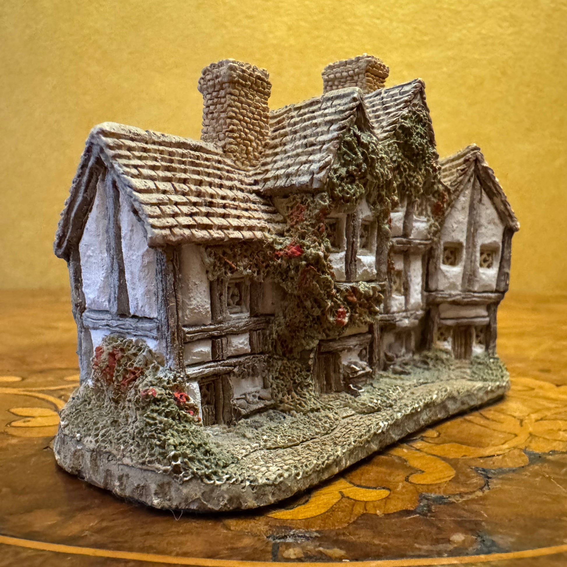 David Winter Cottages The Apothecary Shop Miniature House 