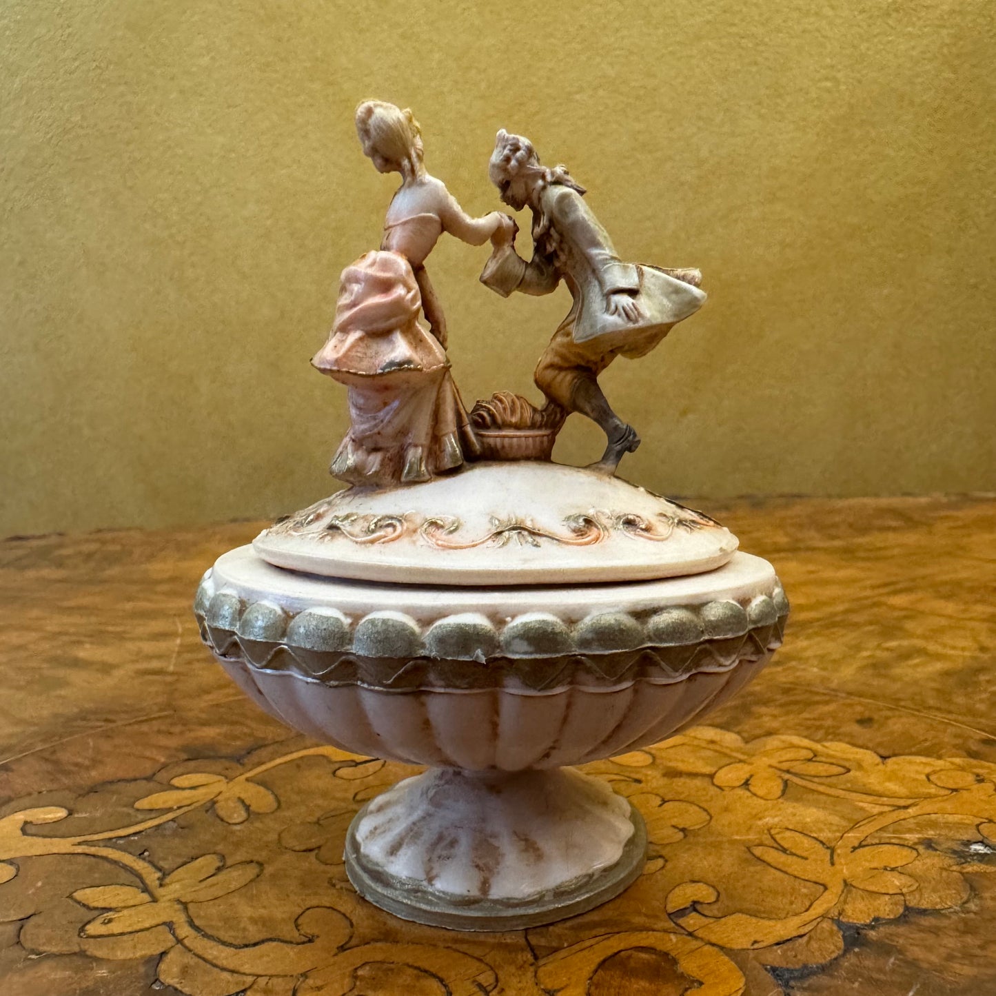 Depose Italian Lady and Man Trinket