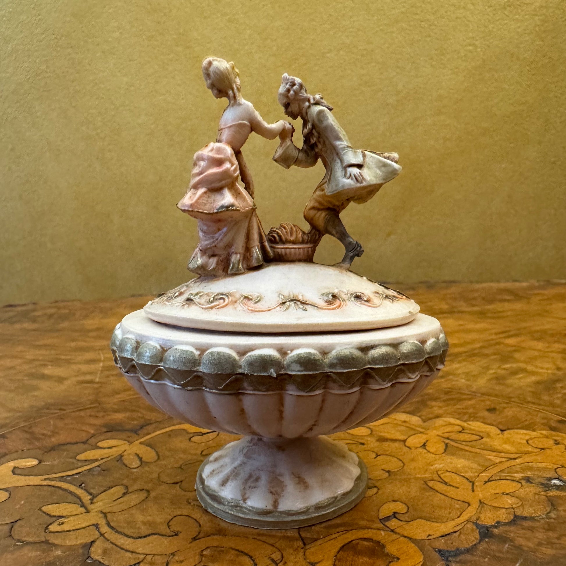 Depose Italian Lady and Man Trinket