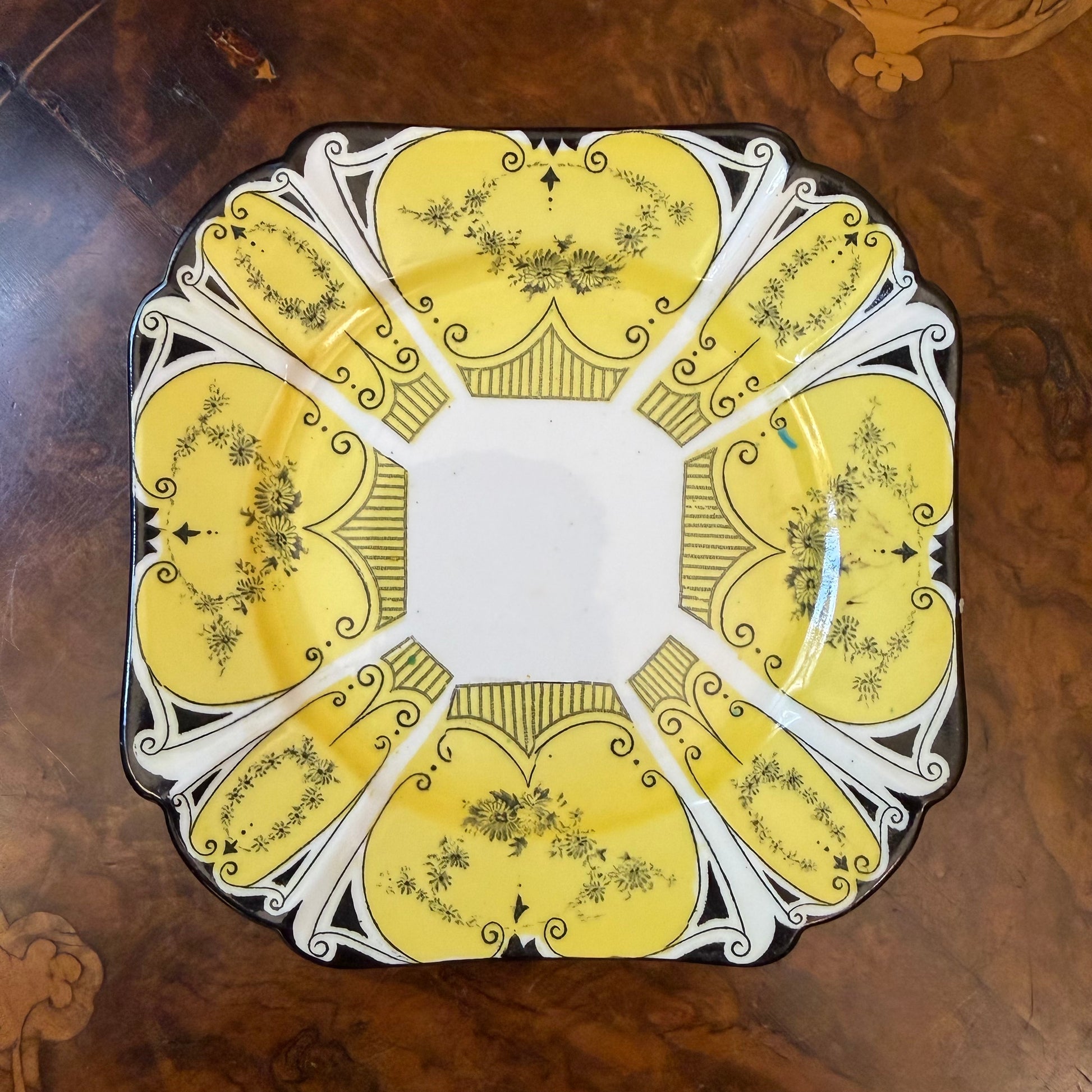 Exceptionally Rare Shelley Queen Anne Garland Of Flowers In The Yellow Side Plate 