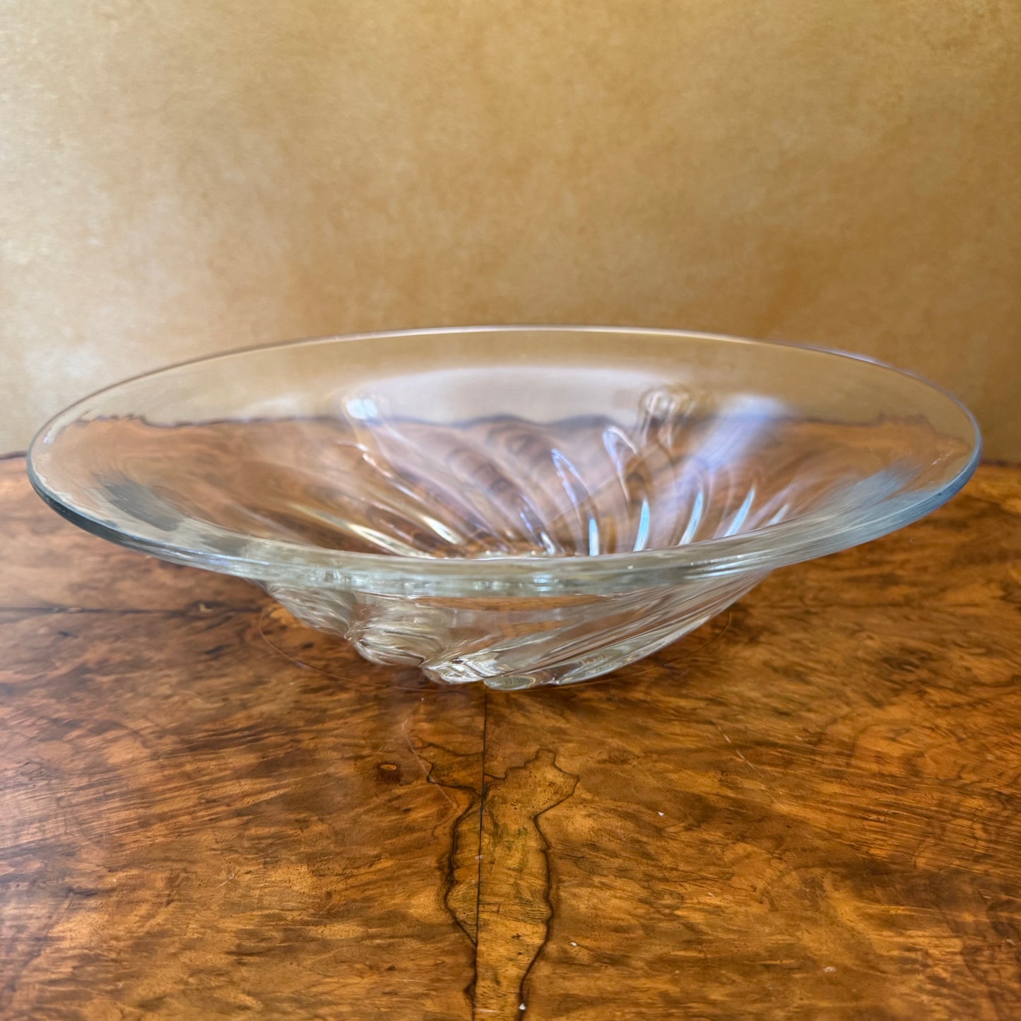 Glass Swirl Base Bowl 