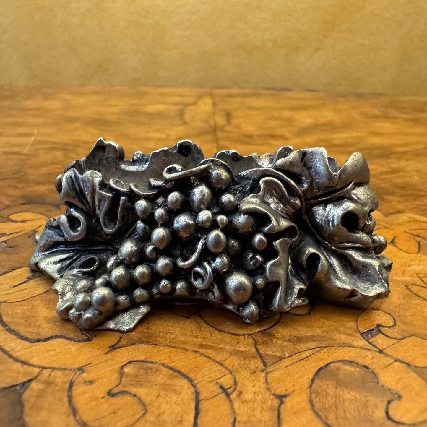 Grapes Design Desk Items Holder 