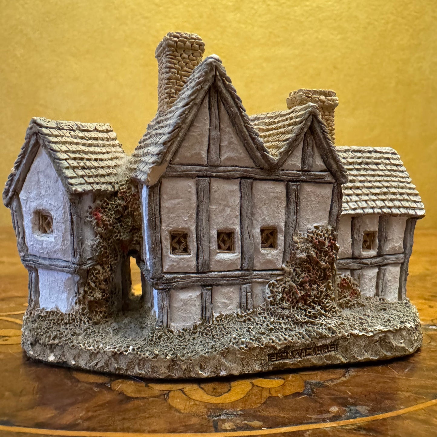 David Winter Cottages The Apothecary Shop Miniature Cottage
