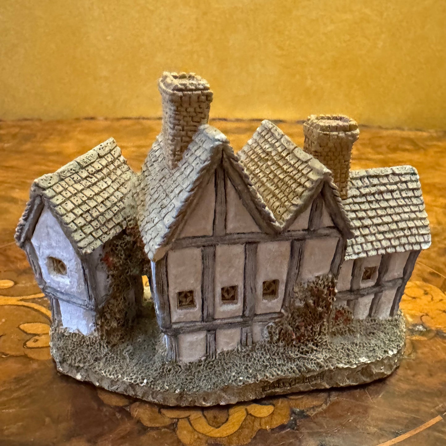 David Winter Cottages The Apothecary Shop Miniature Cottage