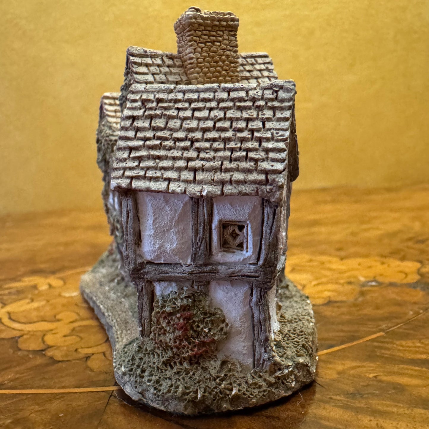 David Winter Cottages The Apothecary Shop Miniature Cottage