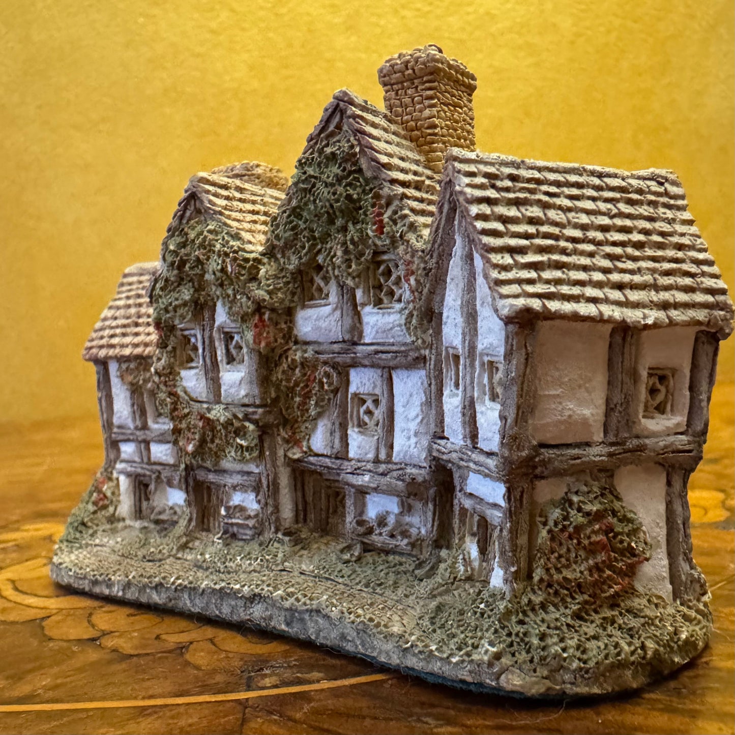 David Winter Cottages The Apothecary Shop Miniature Cottage