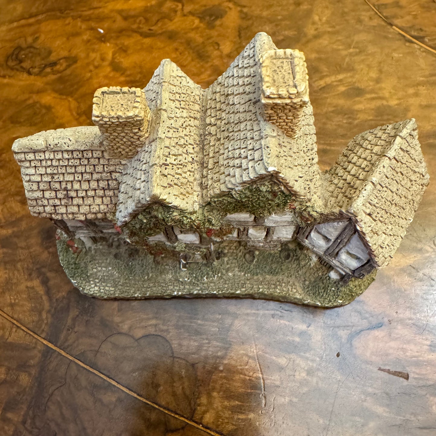 David Winter Cottages The Apothecary Shop Miniature Cottage