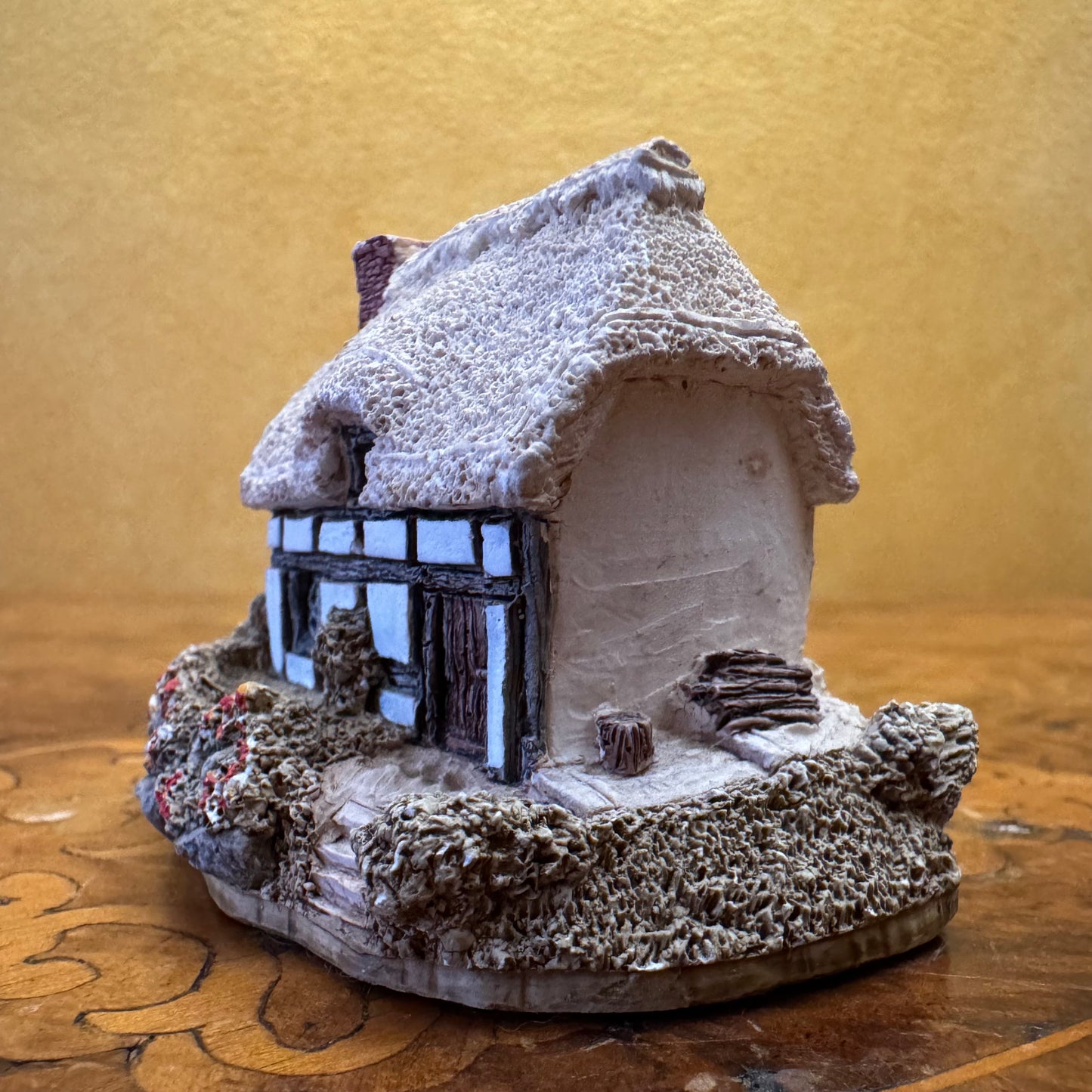 Lilliput Lane Riverview Miniature Cottage