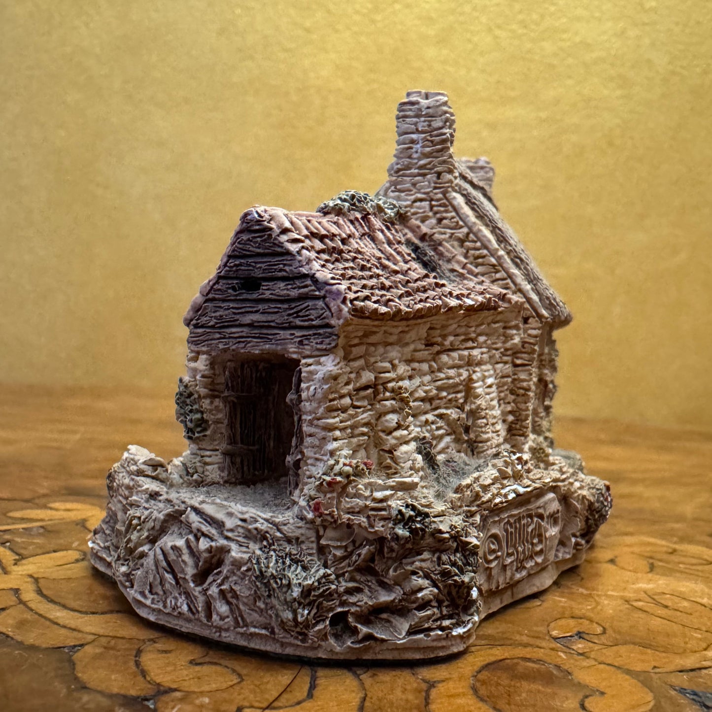 Lilliput Lane Cobbler's Cottage Miniature Cottage