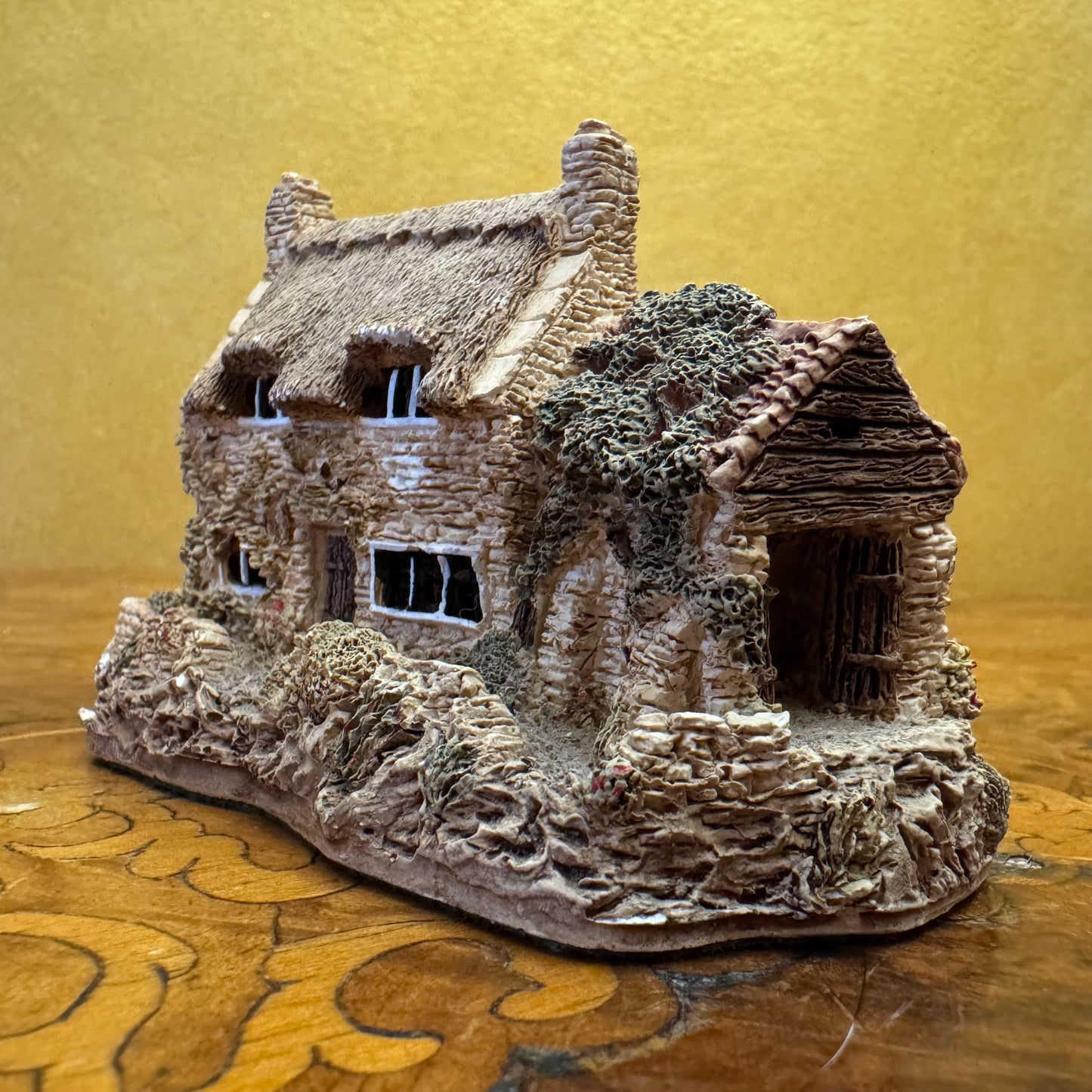 Lilliput Lane Cobbler's Cottage Miniature Cottage