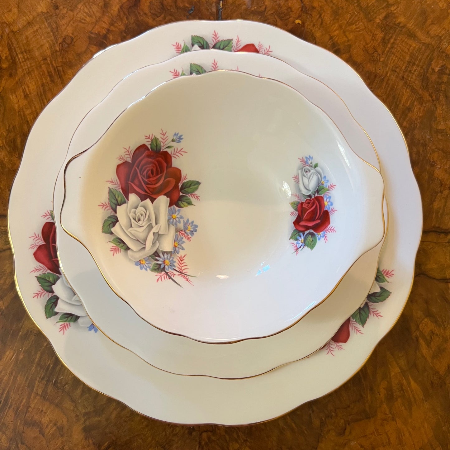 Vintage Queen Anne Duet 24 Piece Dinner Set