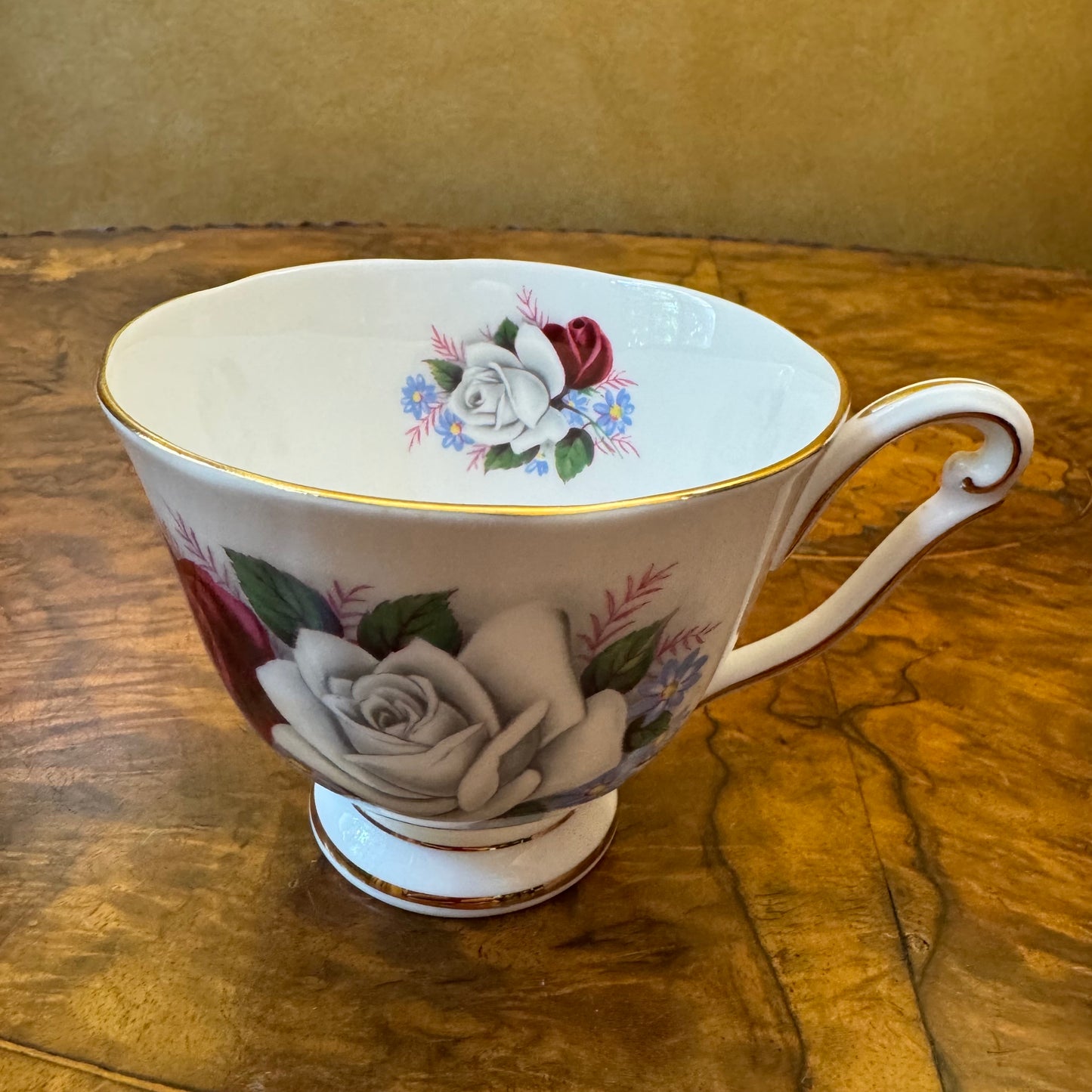 Vintage Queen Anne Duet 36 Piece Dinner Set