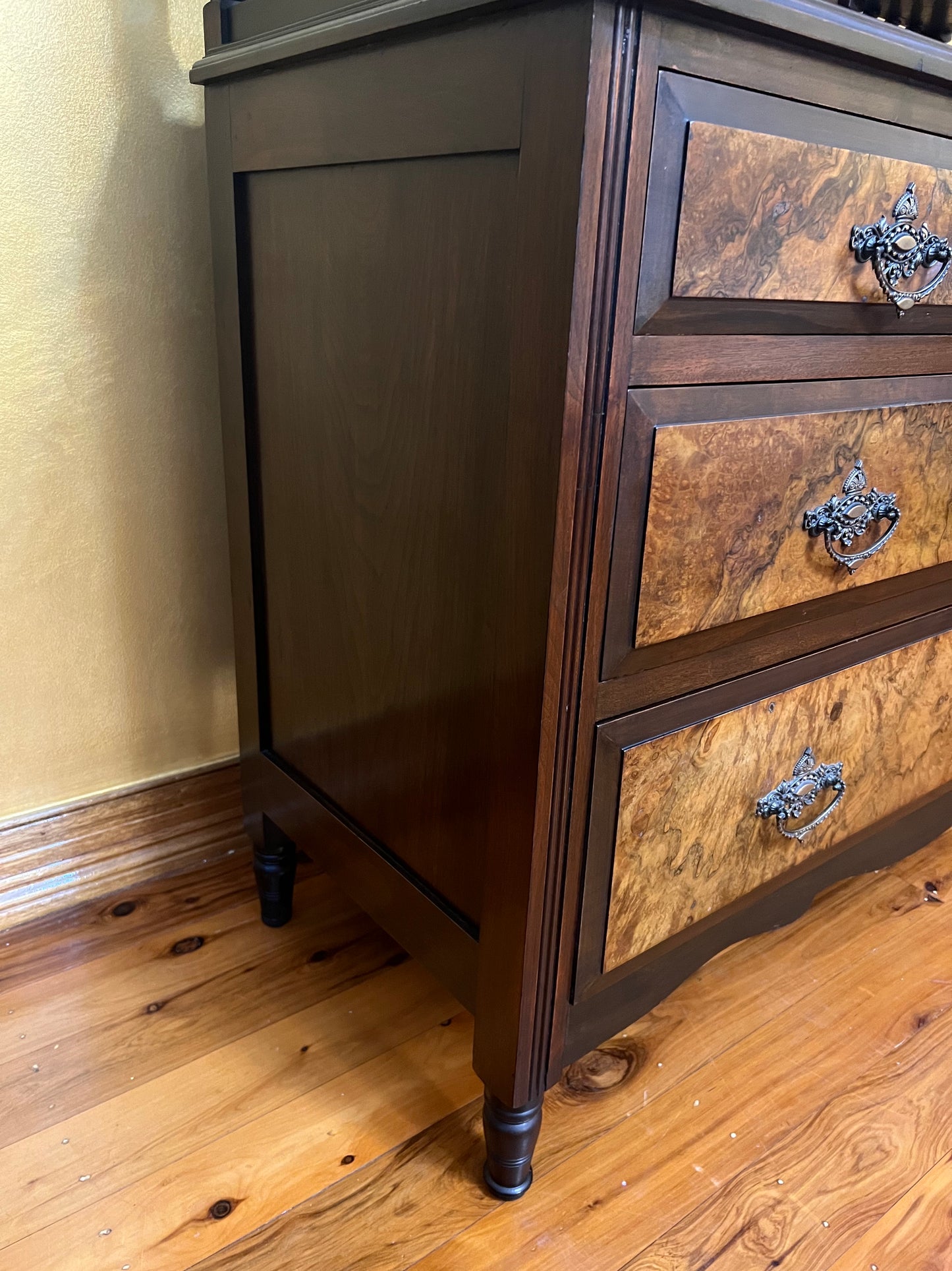 Antique Walnut Dressing Table Four Drawers with Mirror