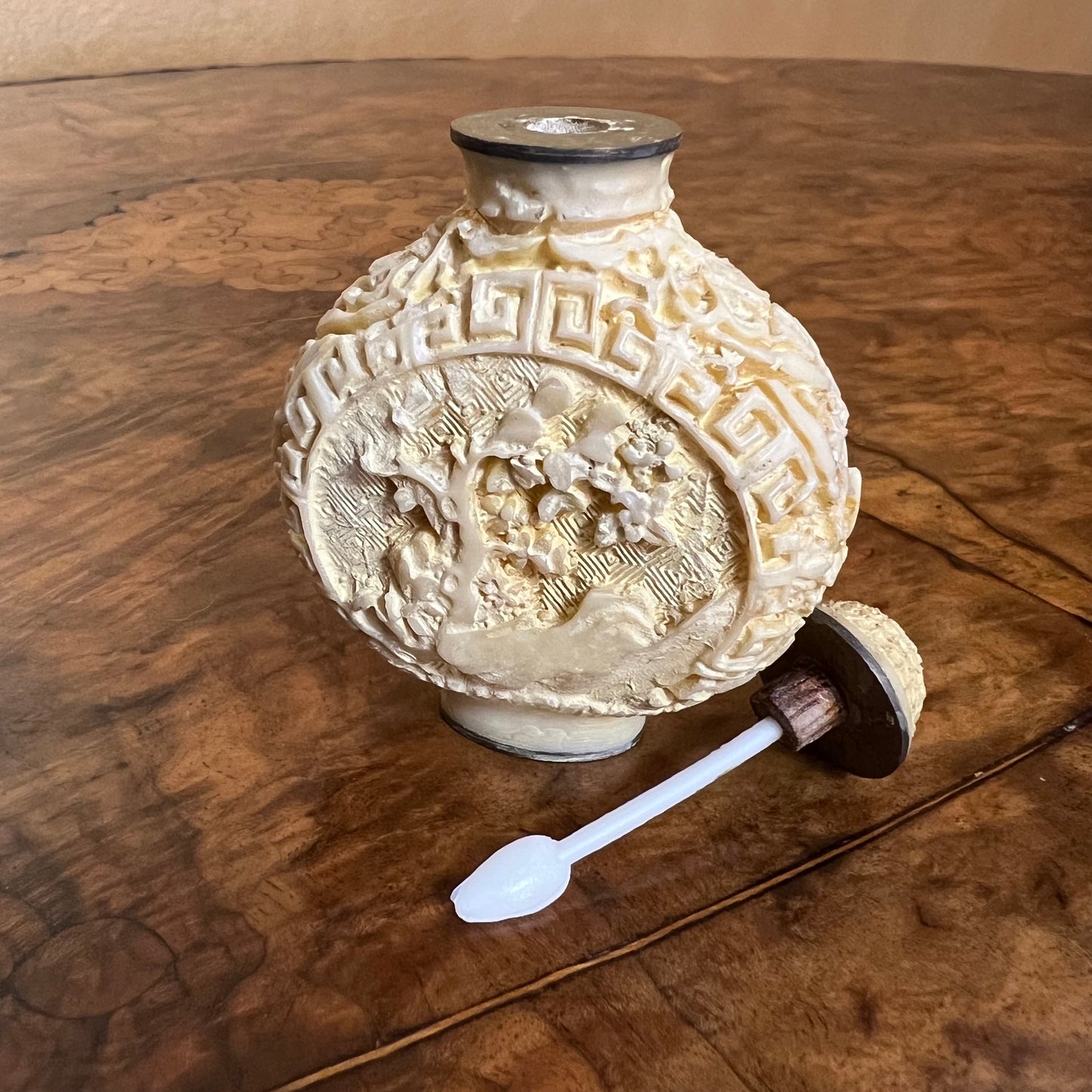 Vintage Chinese Resin Snuff Bottle