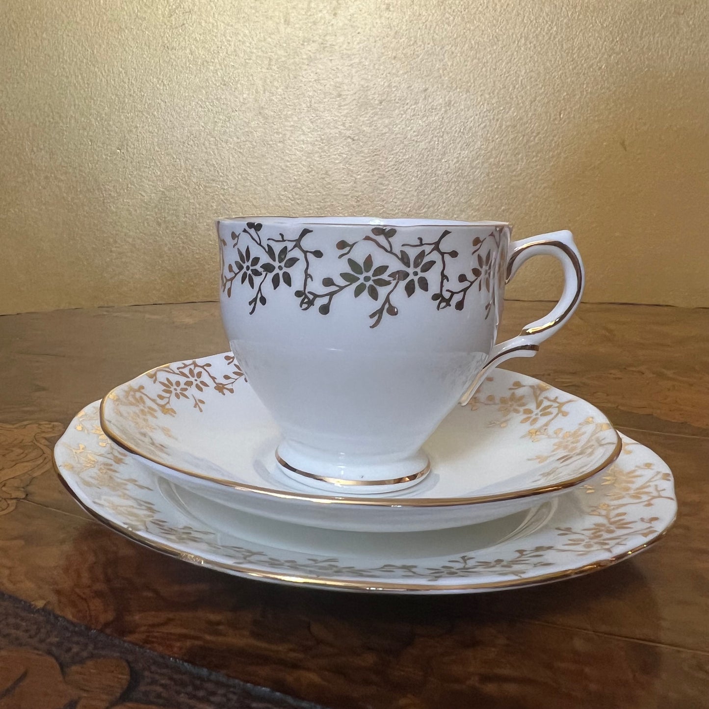 Vintage Salisbury Gold Floral 21 Pieces Tea Set