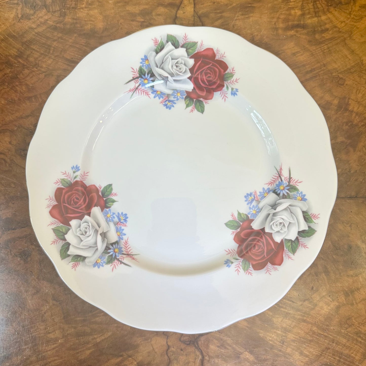 Vintage Queen Anne Duet 36 Piece Dinner Set