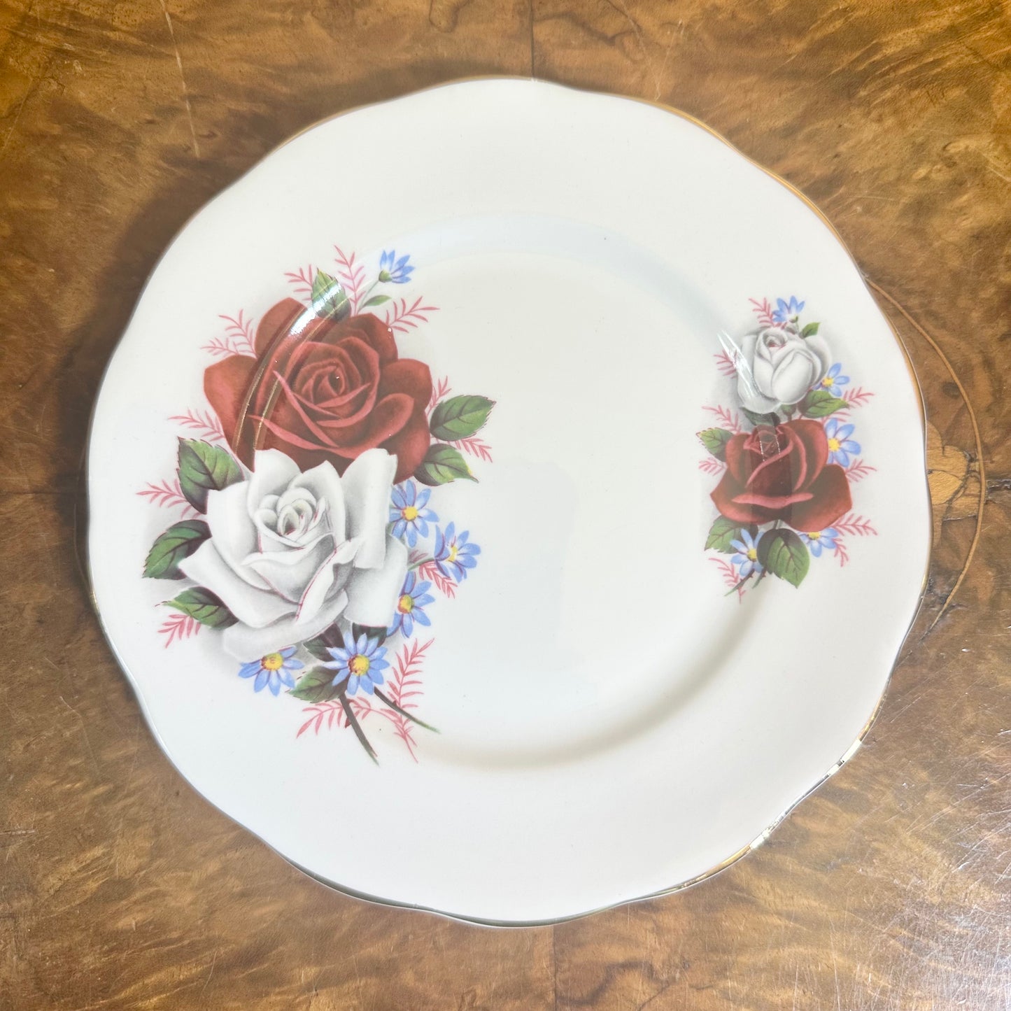 Vintage Queen Anne Duet 36 Piece Dinner Set