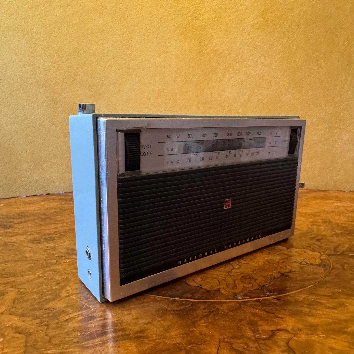 Vintage National Panasonic 3-Band 8-Transistor Battery Radio
