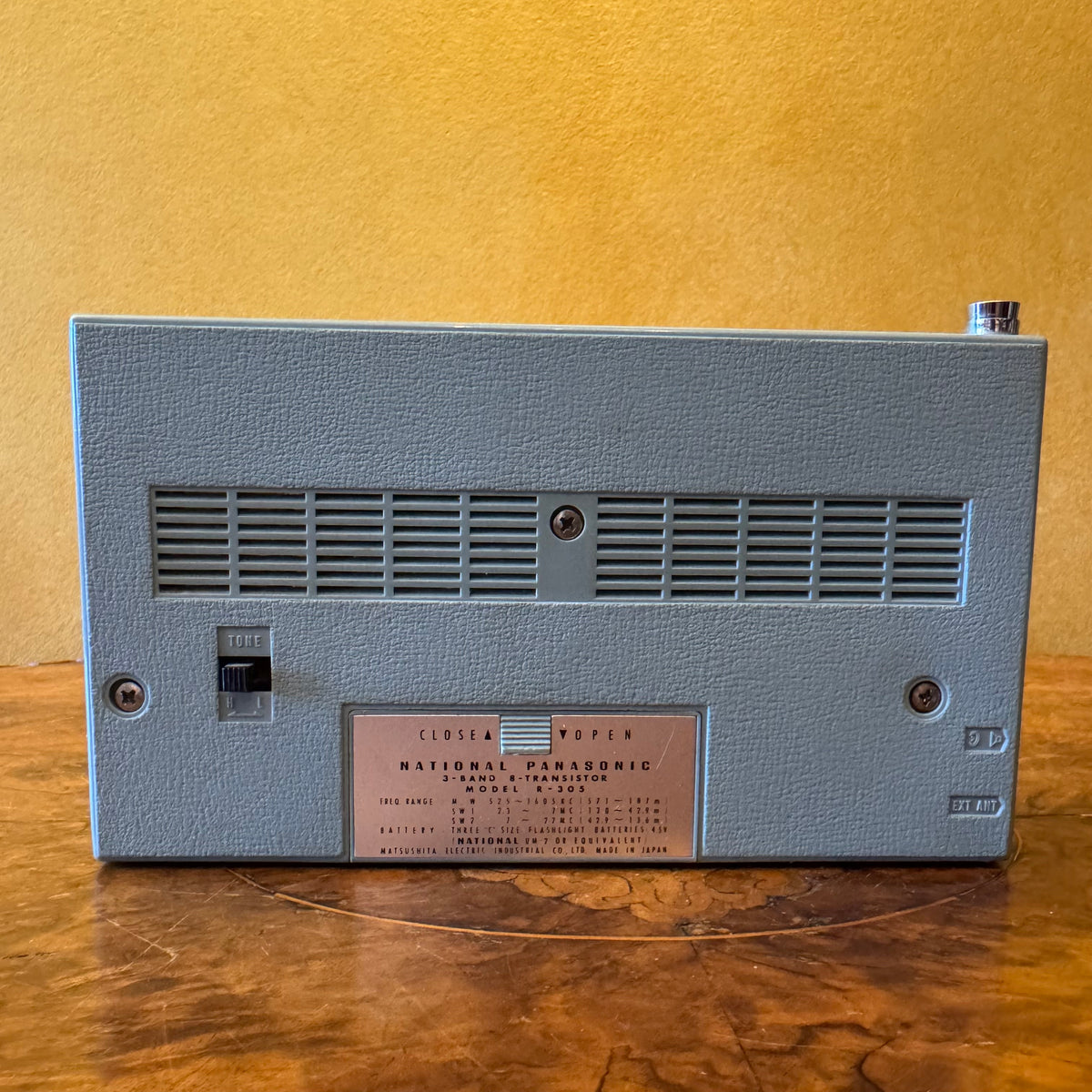 Vintage National Panasonic 3-Band 8-Transistor Battery Radio