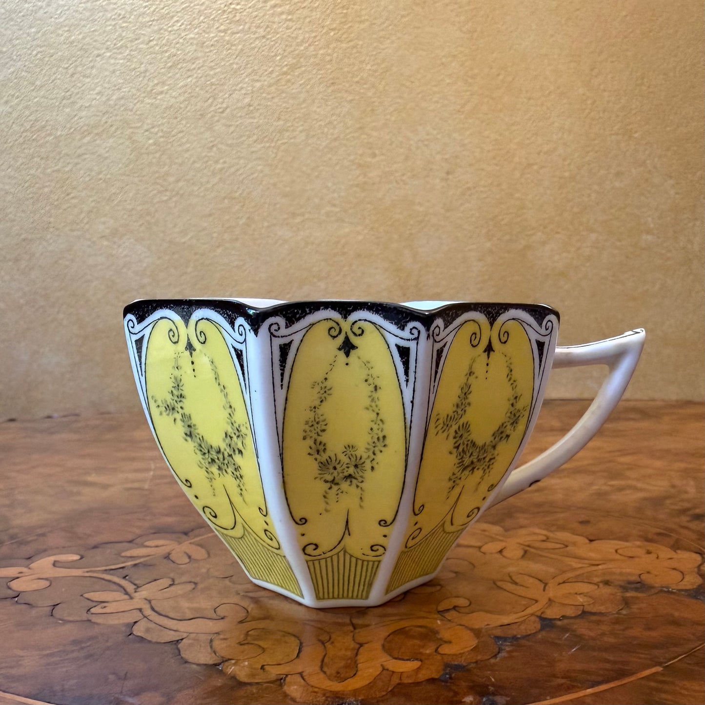 Exceptionally Rare Shelley Queen Anne Garland Of Flowers In The Yellow Tea Cup Trio Set