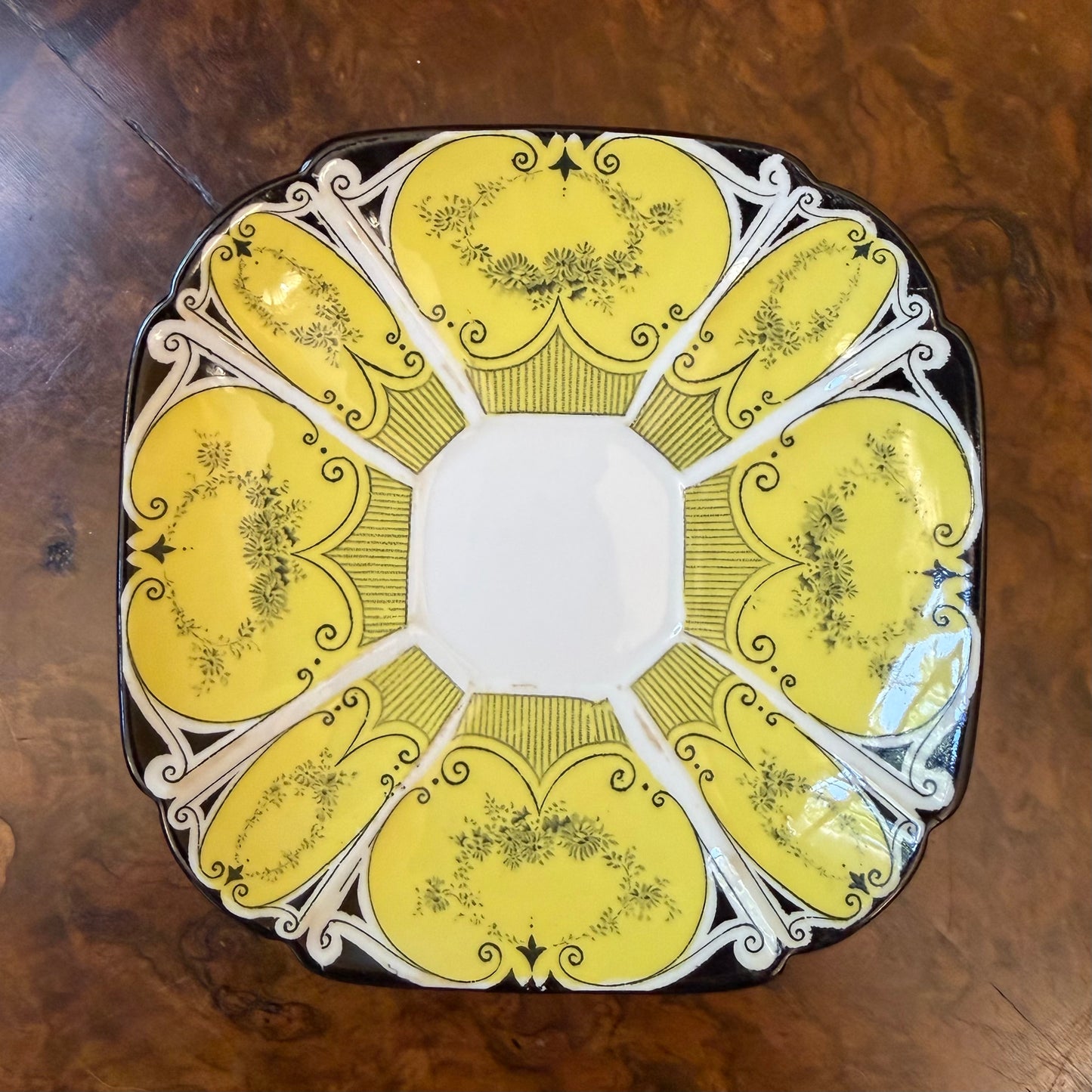 Exceptionally Rare Shelley Queen Anne Garland Of Flowers In The Yellow Tea Cup Trio Set