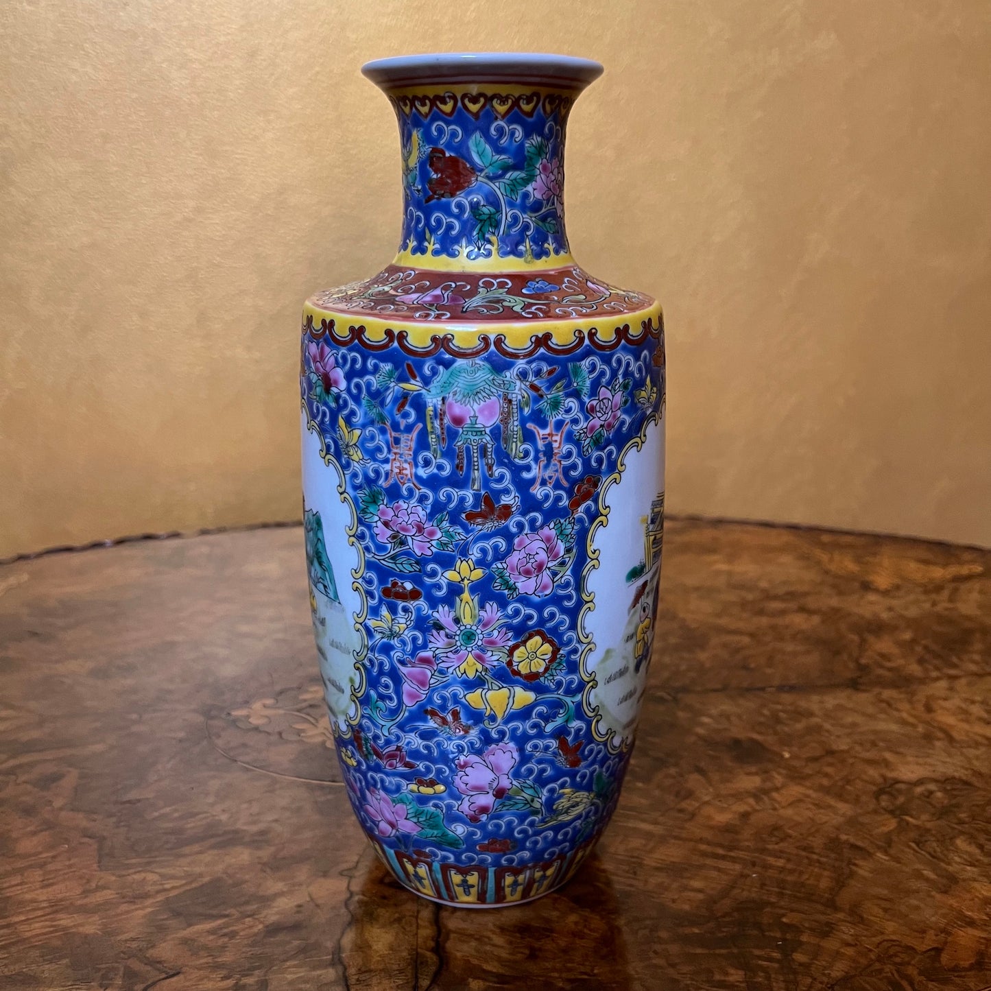 Vintage Chinese families Rose Printed Vase