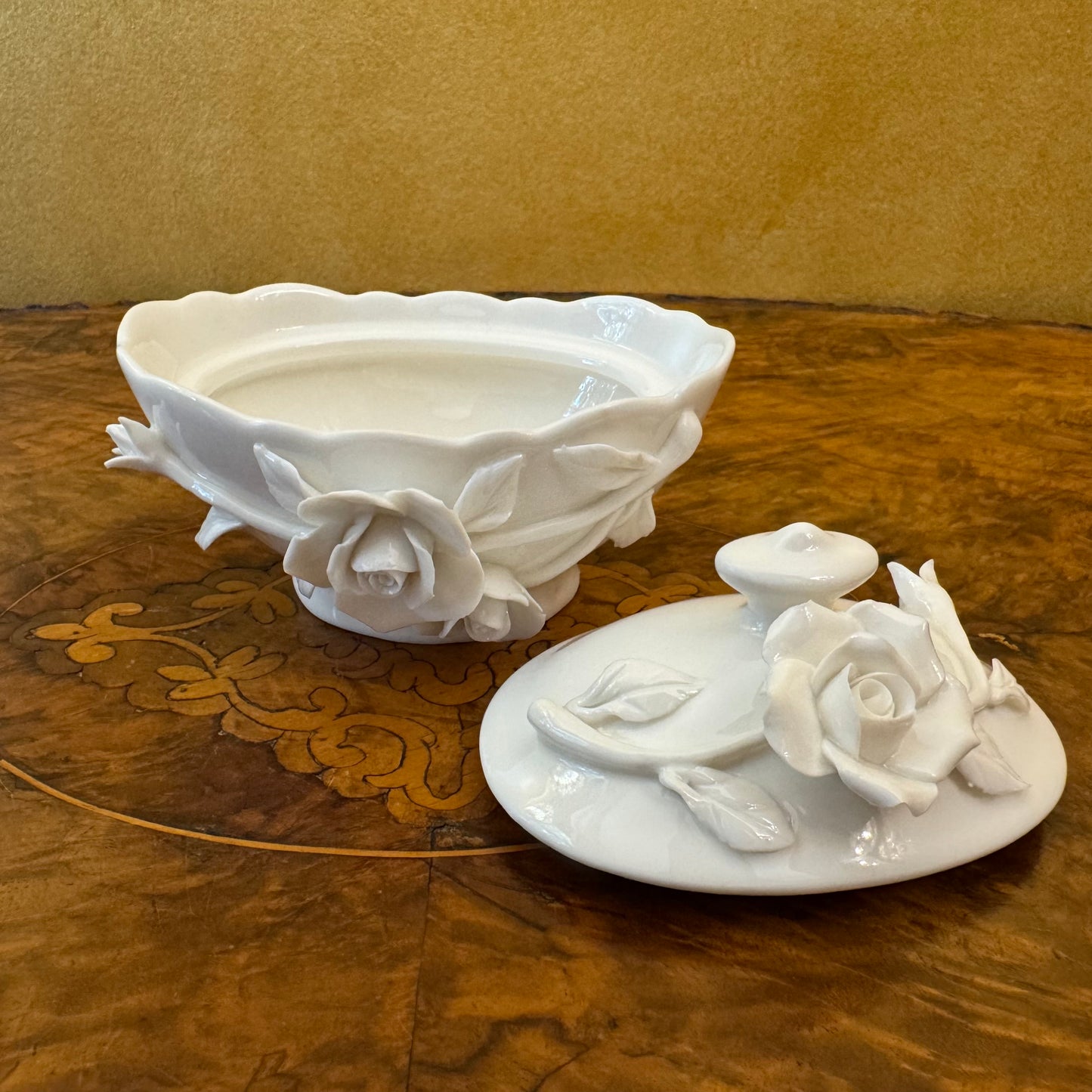 Robert Gordon Rambling Rose Sugar Bowl