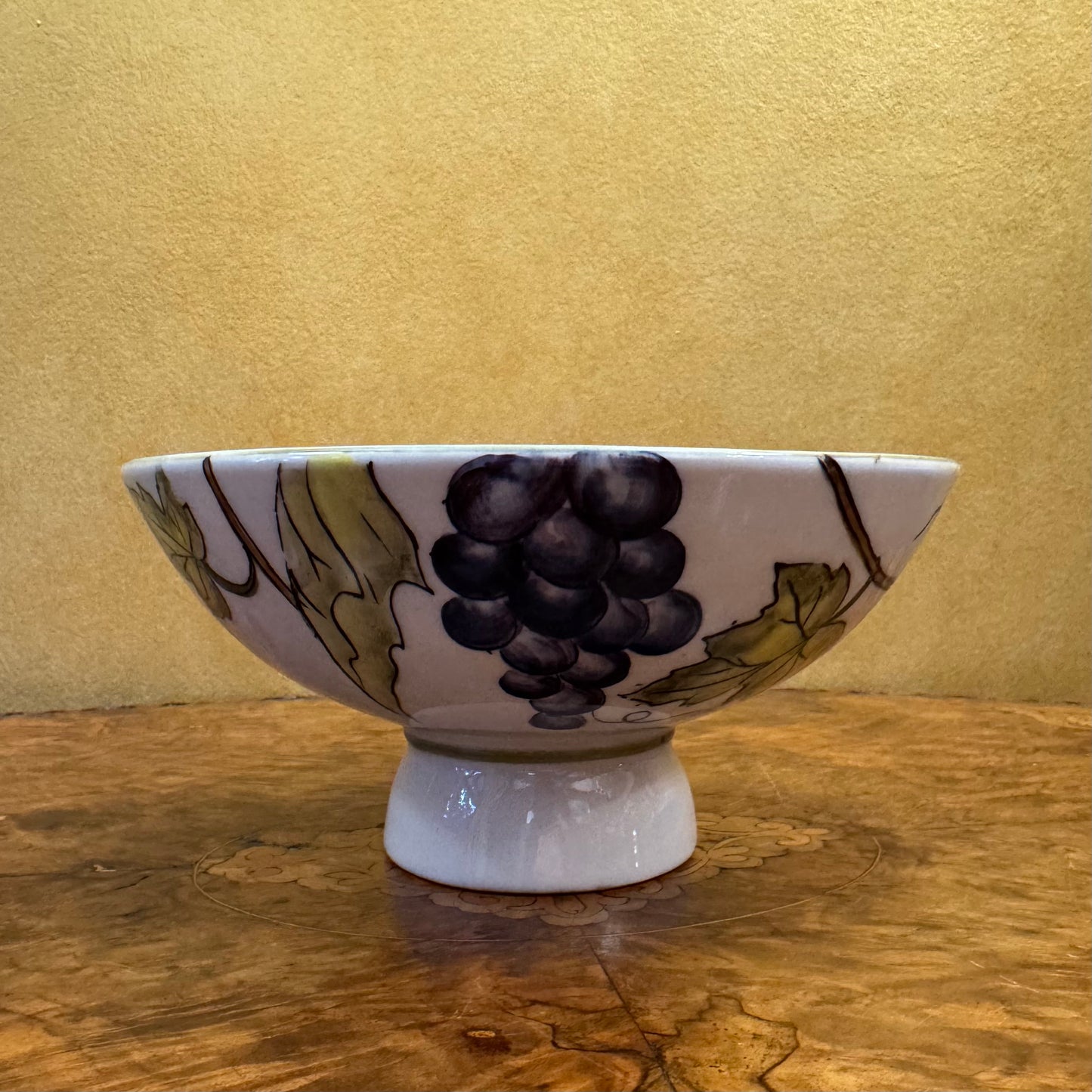 Martinvale Grapes Print Display Dish On Stand