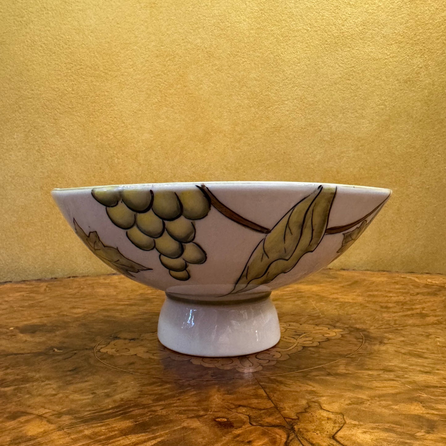 Martinvale Grapes Print Display Dish On Stand
